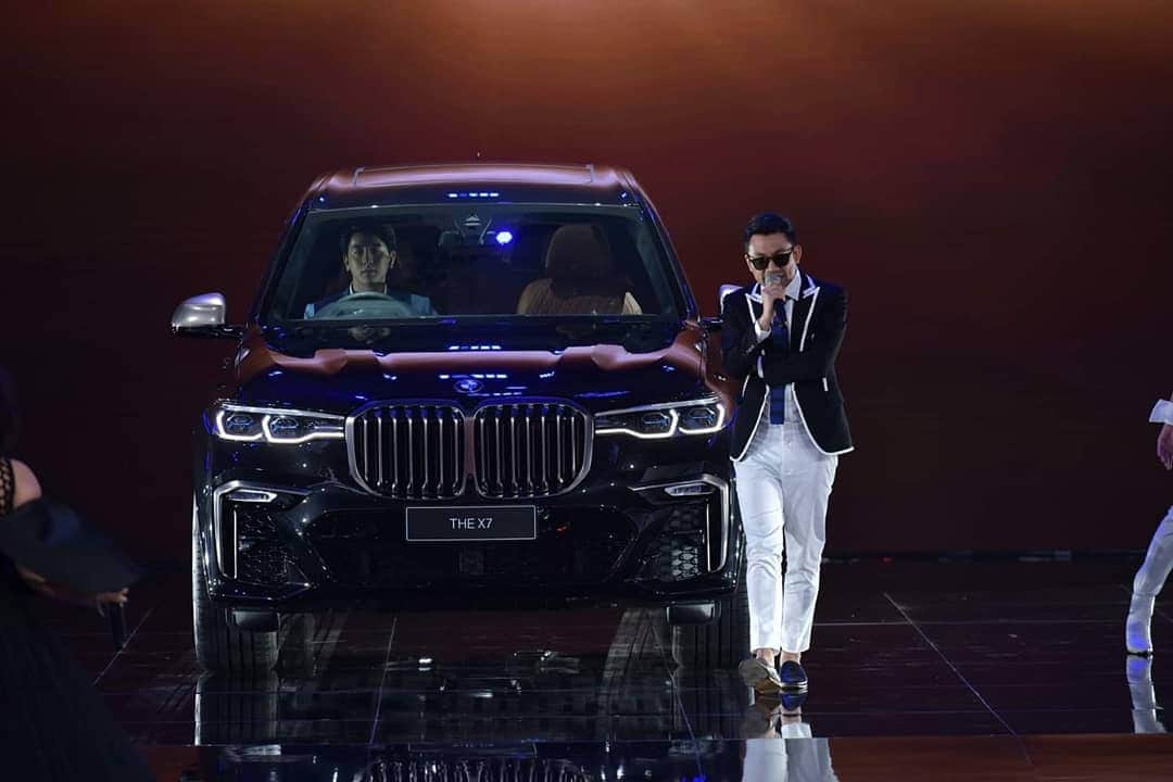 BMW Thailandさんのインスタグラム写真 - (BMW ThailandInstagram)「เปิดตัวอย่างยิ่งใหญ่ อลังการกับสุดยอดรถยนต์ที่ทุกคนรอคอย THE X7, The All-New BMW Z4 และ The All-New BMW 3 Series ให้คุณได้เข้ามาสัมผัสตัวจริงอย่างใกล้ชิด และเปิดประสบการณ์ใหม่กับเทคโนโลยีของ BMW ด้วยตัวคุณเอง  นอกจากนี้ ยังมีข้อเสนอสุดพิเศษที่น่าสนใจ  ฟรี BSI Package เพิ่มปีที่ 6* และประกันชั้น 1 ในรุ่นที่กำหนด* เริ่มแล้ววันนี้ที่ผู้จำหน่ายฯ อย่างเป็นทางการ *เงื่อนไขเป็นไปตามที่บริษัทฯ กำหนด  #BMW #BMWTH #MotorShow2019」3月26日 17時11分 - bmwthailand