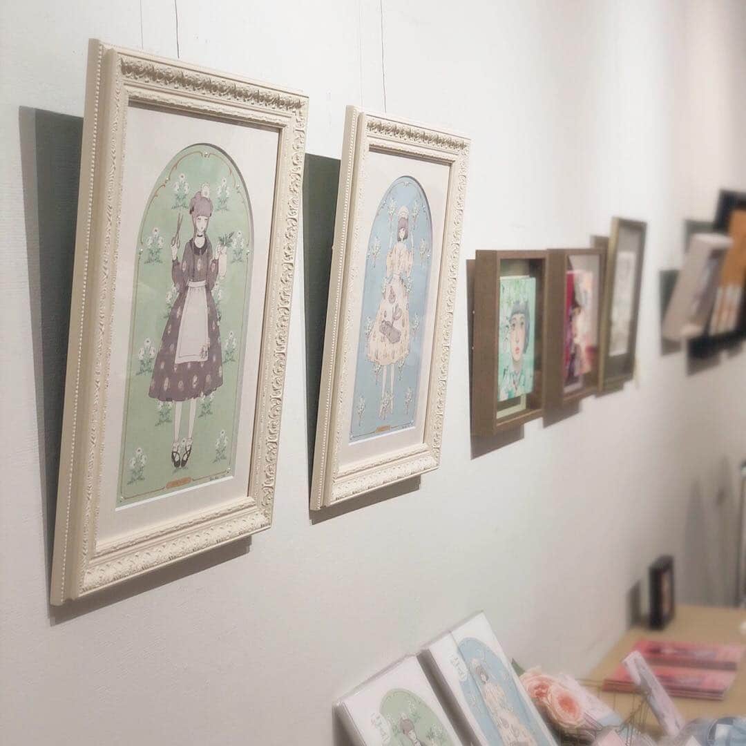 今井キラのインスタグラム：「丸善 丸の内本店での人形と絵の「春」展が終了しました。 会場に足を運んでくださった皆様、ドルスバラード様、どうもありがとうございました💐」