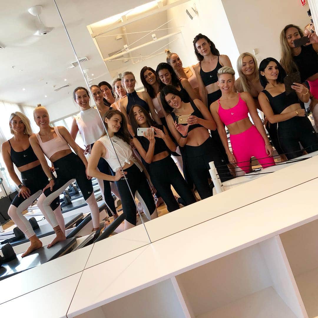 STYLERUNNERさんのインスタグラム写真 - (STYLERUNNERInstagram)「What a morning celebrating @flightmodeau first birthday with our gals 💕Thank you to @onehotyoga and @annajbrine, @transformhealth, @corkcicle, @clinique_oz and @bod_drinks #stylerunner #stylesquad」3月26日 17時07分 - stylerunner