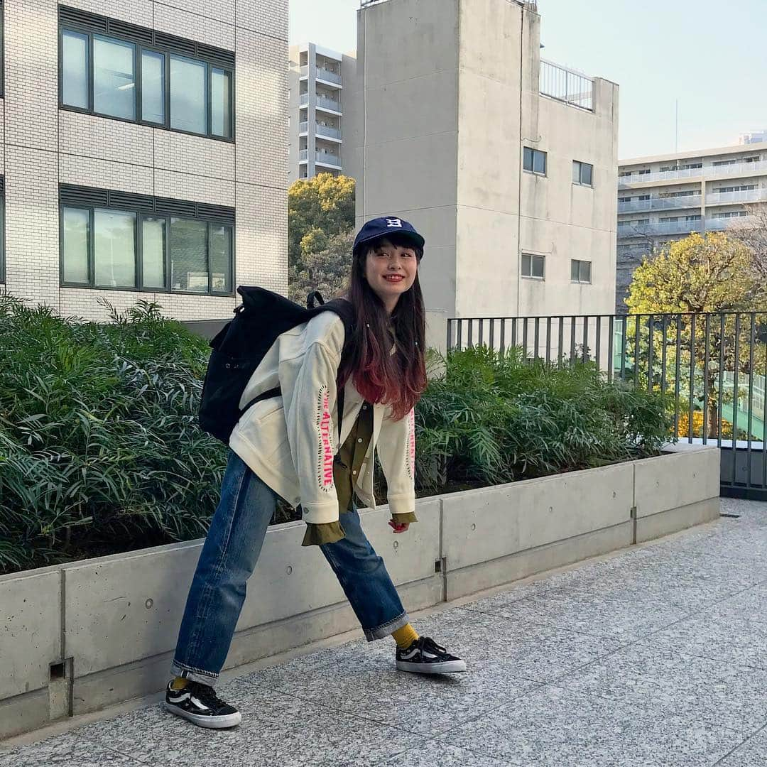 トミタ栞さんのインスタグラム写真 - (トミタ栞Instagram)「#今日のトミタ  #プラスビー #RNA #マイケルリンネル #vans #levis」3月26日 17時08分 - tomita_shiori