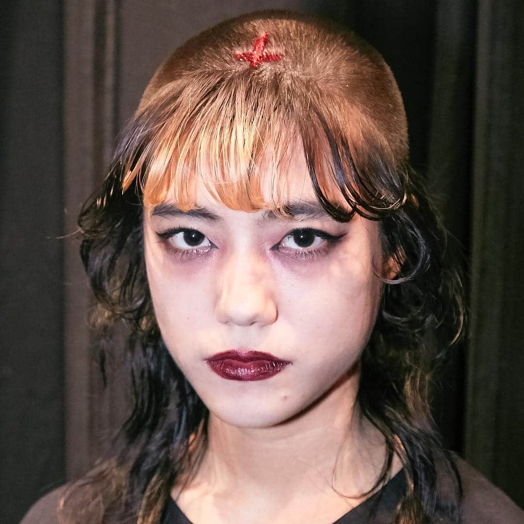 資生堂 さんのインスタグラム写真 - (資生堂 Instagram)「Tokyo Fashion Week  NEGLECT ADULT PATiENTS @neglectadultpatients  #tokyofashionweek  #aw19 #afwt  backstage hair and makeup  by @shiseido_hma  #headartist by @kenjitoyota_hair_makeup  @shiseido #visiblefeelinvisible  #beautyreimagined  @shiseidopro_official  #shiseidoprofessional  @shiseidopro_jpn  #fashion #fashionphotography  #japanesefashion」3月26日 17時19分 - shiseido_hma