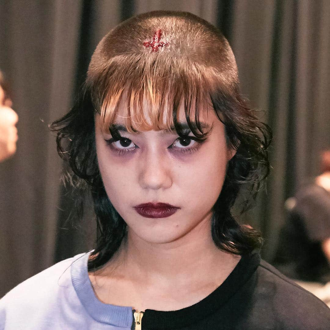 資生堂 さんのインスタグラム写真 - (資生堂 Instagram)「Tokyo Fashion Week  NEGLECT ADULT PATiENTS @neglectadultpatients  #tokyofashionweek  #aw19 #afwt  backstage hair and makeup  by @shiseido_hma  #headartist by @kenjitoyota_hair_makeup  @shiseido #visiblefeelinvisible  #beautyreimagined  @shiseidopro_official  #shiseidoprofessional  @shiseidopro_jpn  #fashion #fashionphotography  #japanesefashion」3月26日 17時19分 - shiseido_hma