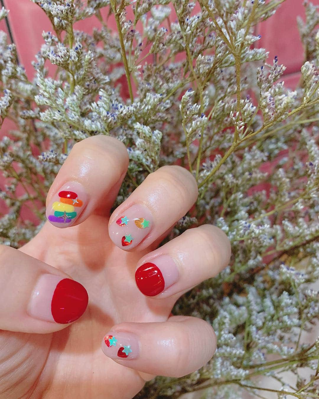 GYEON SEOさんのインスタグラム写真 - (GYEON SEOInstagram)「_* 🌈🌈🌈 . . @seoulnumber9  #queengsnap #queengnails」3月26日 17時23分 - queengyeon