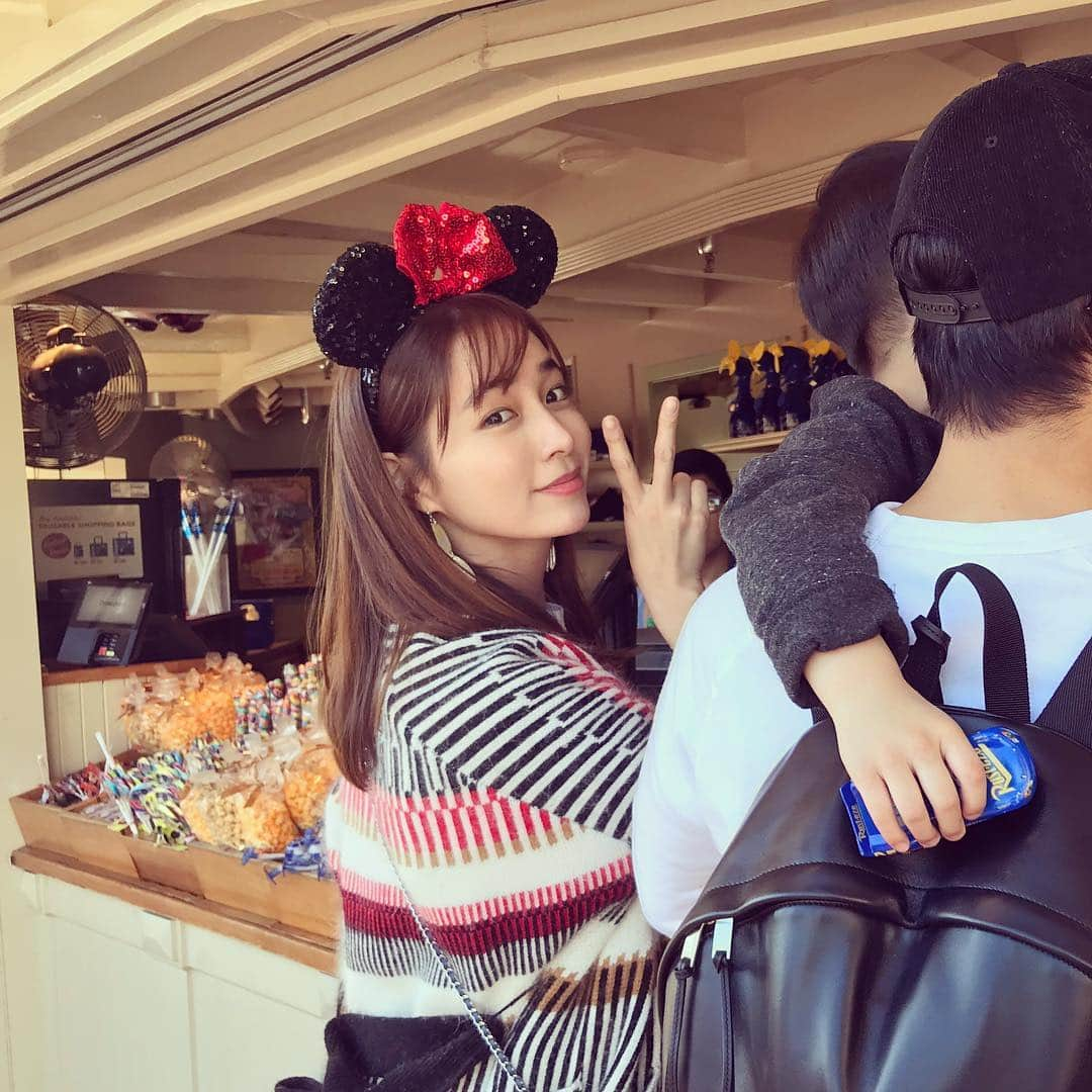 イ・ミンジョンさんのインスタグラム写真 - (イ・ミンジョンInstagram)「한달전사진 디즈니 이제야올림  #Disneyland #GetYourEarsOn #Mickey90 #disneyland_anaheim」3月26日 17時35分 - 216jung