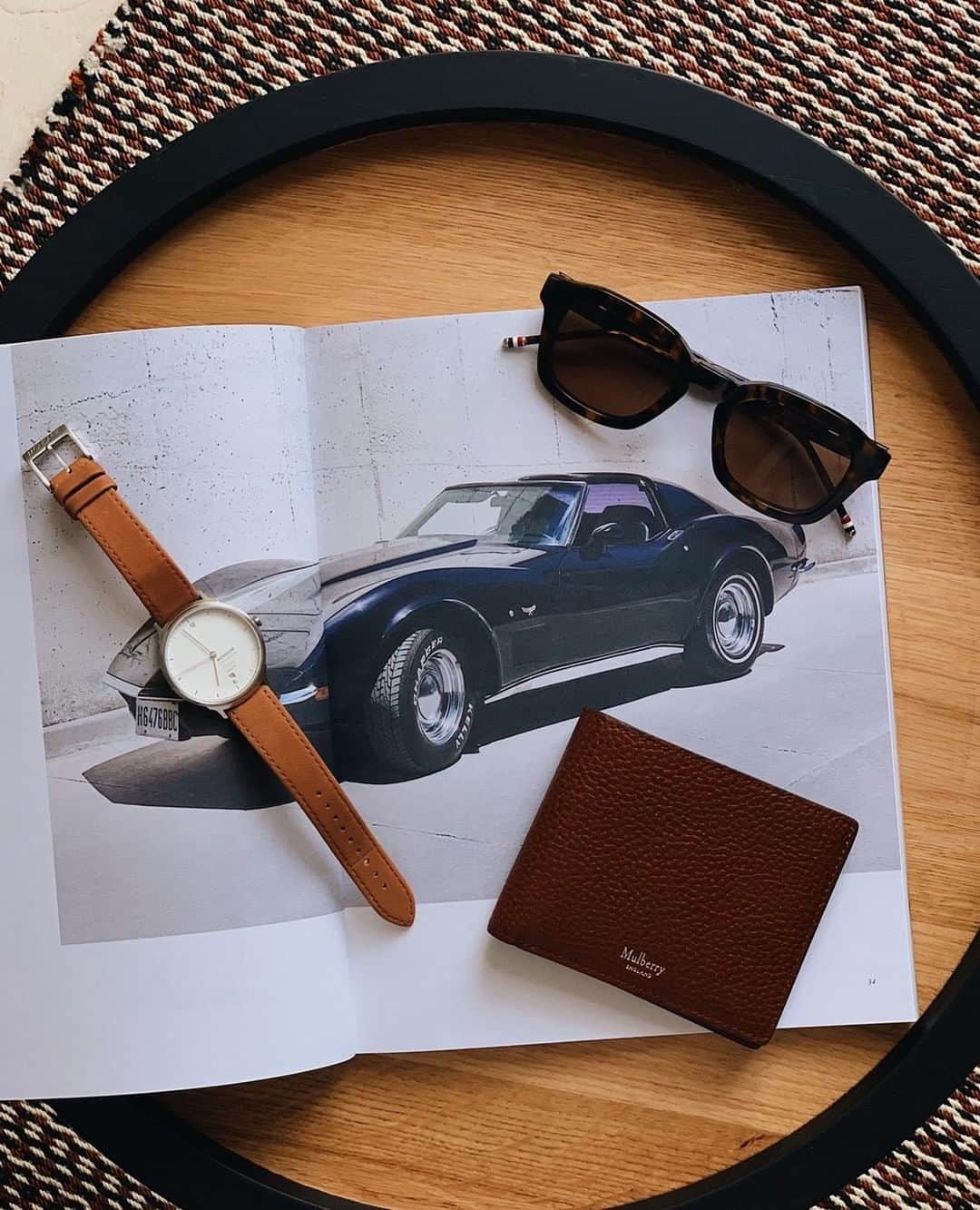 MR PORTERのインスタグラム：「Our "just popping to the pub" kit⁣.⁣ -⁣ 🛒 Sunglasses @thombrowneny (1073341), watch @mondaine_watch (662849), wallet @mulberryengland (814789) available now via the link in bio. #MRPORTER」