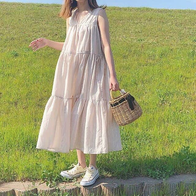 titivateさんのインスタグラム写真 - (titivateInstagram)「. . 【 style share 】 ティアードノースリーブリラックスワンピース 品番:ASXP1869 ¥4,590+tax . @maimaimai1016 様、素敵なコーディネートをありがとうございます！ ボリューム感たっぷりのティアードデザインが大人可愛いワンピース👗は、 ウエストの紐を絞ってフロントで結んだり両サイドで結んだり、 前後2wayとしても着用頂ける優秀アイテムです😊💛 . STYLE SHARE 募集中！ titivateのアイテムを取り入れてコーデを投稿しよう！ ハッシュタグは『#titivatestyle』 . 素敵な着こなしで、もしかしたらtitivateのアカウントで紹介されちゃうかも⁈ 「リアル」で「身近」なオシャレコーデを楽しみにしています♪ . #titivate #ティティベイト #ファッション #ワンピース #ティアード #ティアードワンピース . . #Repost @maimaimai1016 ・・・ ・ この前暖かかった日に着てみた @titivatejp のティアードノースリーブリラックスワンピース🌷 ・ ボリューム感があるんだけど重たくならなくてフワッとしたシルエットがかわいい💕 ・ このベージュのストライプ柄も良い色✨ ・ #titivate #ティティベイト #titivatestyle #ティアードノースリーブリラックスワンピース #ootd #code #ワンピース」3月26日 17時54分 - titivatejp