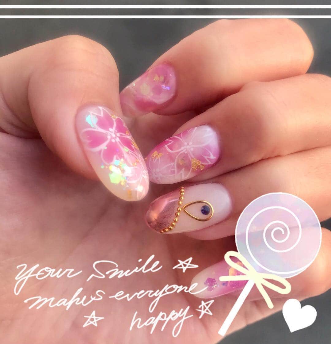武田智恵のインスタグラム：「いつもありがとうございます😊💕💕 とっても可愛い😍❤ #nail #春ネイル #桜ネイル #ミラーネイル #cute #pink」