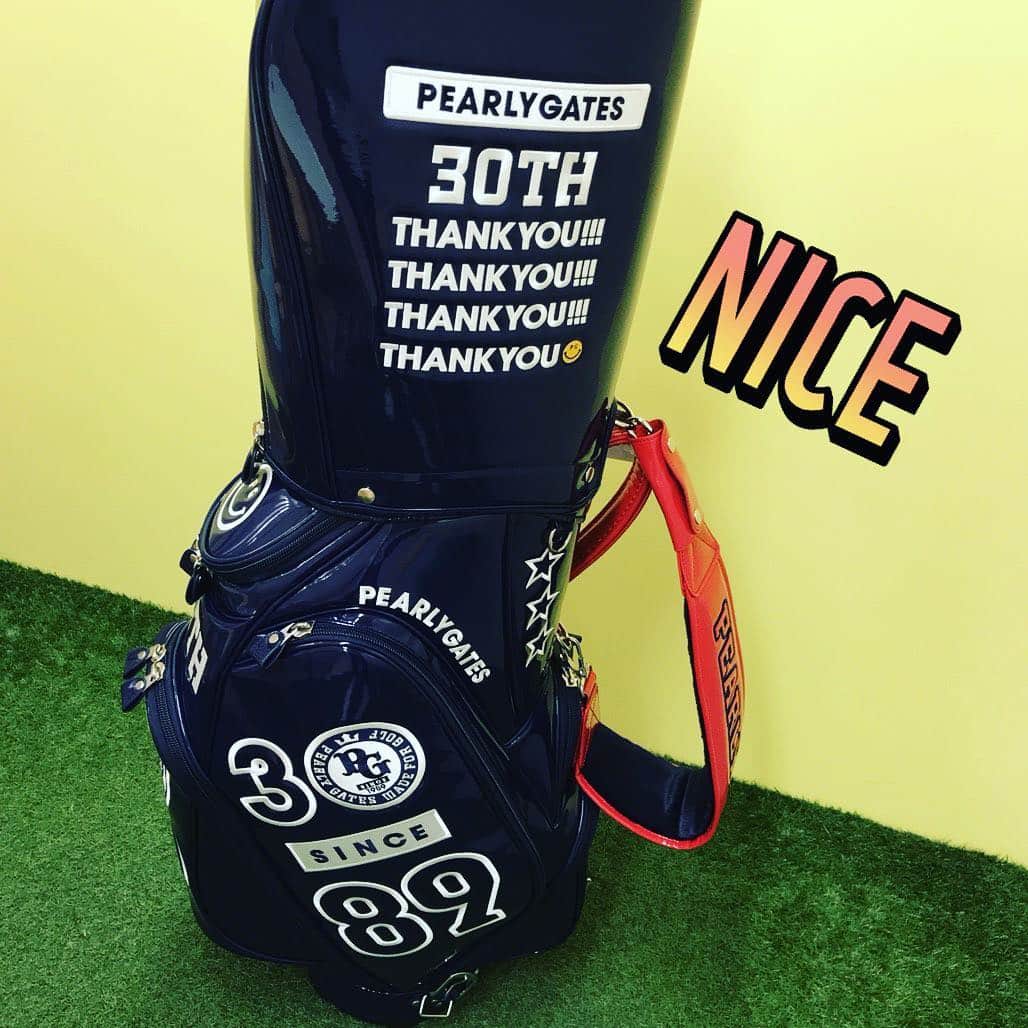 CURUCURUさんのインスタグラム写真 - (CURUCURUInstagram)「CURUCURU キュルキュル staffです☺︎ . ブランド誕生30周年となる @pearlygates_official 🐇 . 30周年を記念したアイテムがたくさん入荷しています🎉 中でもオススメは存在感バツグンのキャディバッグ。 ネイビーとピンクの2色があります🙋‍♀️ 同じシリーズのサークルタオルも一緒にコーデ💕 . 早いモノ勝ちです❣️ _____________________________  #curucuru #キュルキュル #キュルキュルセレクト #golf #golfstagram  #instagolf #ゴルフ #ゴルフ女子  #ゴルフコーデ #ゴルフウェア #ゴルフファッション #golfwear #キュルパト #ゴルフ好きな人と繋がりたい #お洒落さんと繋がりたい #골프 #pearlygates  #パーリーゲイツ  #キャディバッグ」3月26日 17時50分 - curucuru_golf