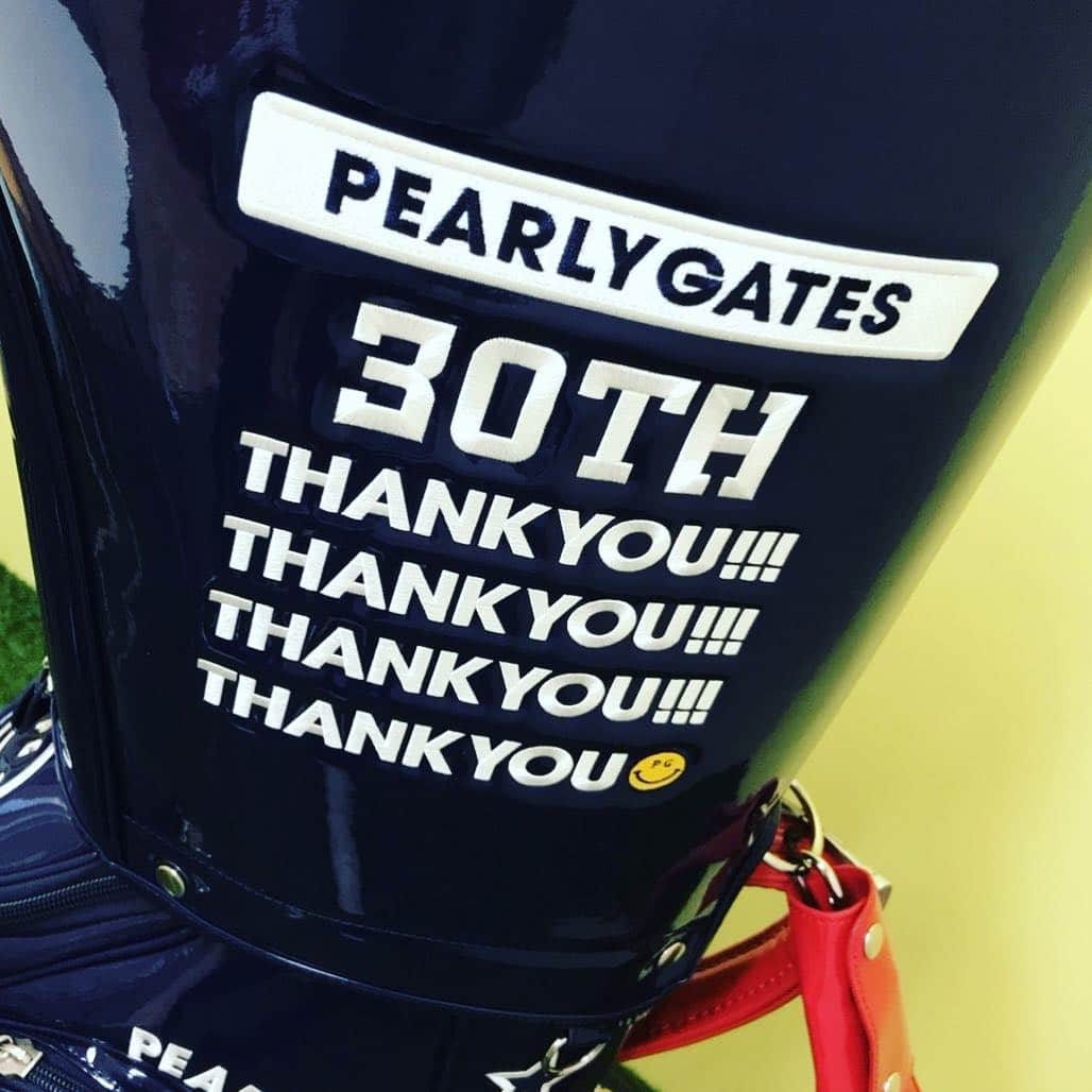 CURUCURUさんのインスタグラム写真 - (CURUCURUInstagram)「CURUCURU キュルキュル staffです☺︎ . ブランド誕生30周年となる @pearlygates_official 🐇 . 30周年を記念したアイテムがたくさん入荷しています🎉 中でもオススメは存在感バツグンのキャディバッグ。 ネイビーとピンクの2色があります🙋‍♀️ 同じシリーズのサークルタオルも一緒にコーデ💕 . 早いモノ勝ちです❣️ _____________________________  #curucuru #キュルキュル #キュルキュルセレクト #golf #golfstagram  #instagolf #ゴルフ #ゴルフ女子  #ゴルフコーデ #ゴルフウェア #ゴルフファッション #golfwear #キュルパト #ゴルフ好きな人と繋がりたい #お洒落さんと繋がりたい #골프 #pearlygates  #パーリーゲイツ  #キャディバッグ」3月26日 17時50分 - curucuru_golf
