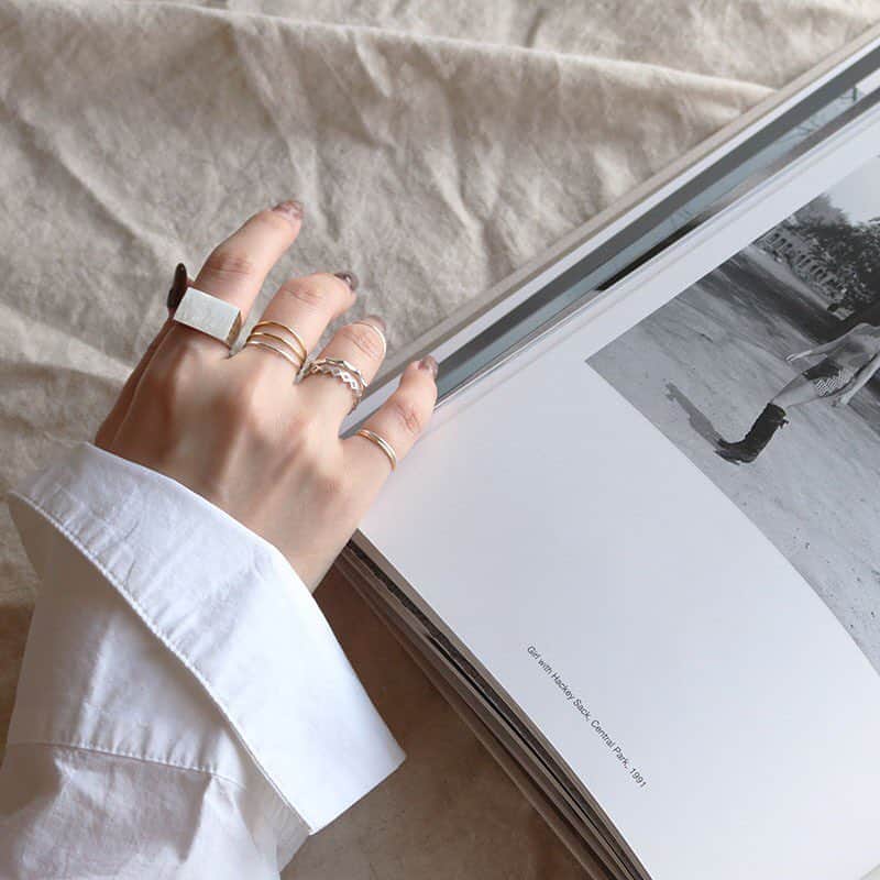 THREE A【スリーアッシュ】さんのインスタグラム写真 - (THREE A【スリーアッシュ】Instagram)「・ ・ éclat 新作 ・ ・ 余計な物を削ぎ落とした無機質な雰囲気がこのリングのいいところ 1個着けでも十分に可愛い♡ ・ ・ ☑︎e0177/Silver925 Rectangle Ring ¥6,980 (+tax) ・ ・ ・ éclat お買い物はプロフィールURLから。 ⇨ @eclat_3a ・ ◎商品等のお問合わせには丁寧にご対応させて頂きたい為、下記メールアドレスへご連絡お願い致します✉️ three-ash@shop.rakuten.co.jp ・ ・ #eclat #エクラ#シルバーアクセサリー#リング#スクエア #silver#silver925#シルバー925 #three_a #3A #スリーアッシュ#アクセサリー」3月26日 17時52分 - three_a_3a