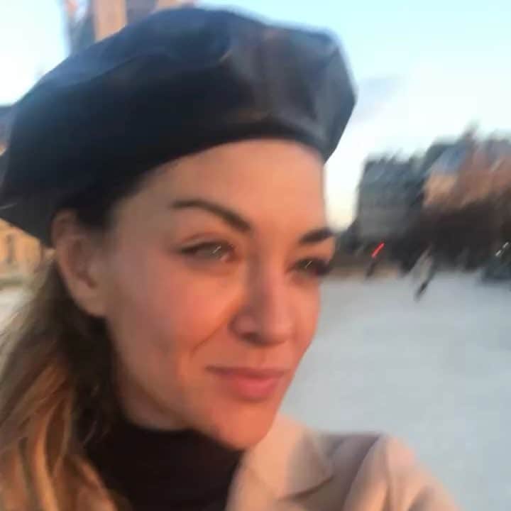 ジェシカ・ゾアのインスタグラム：「🖤Paris🖤」
