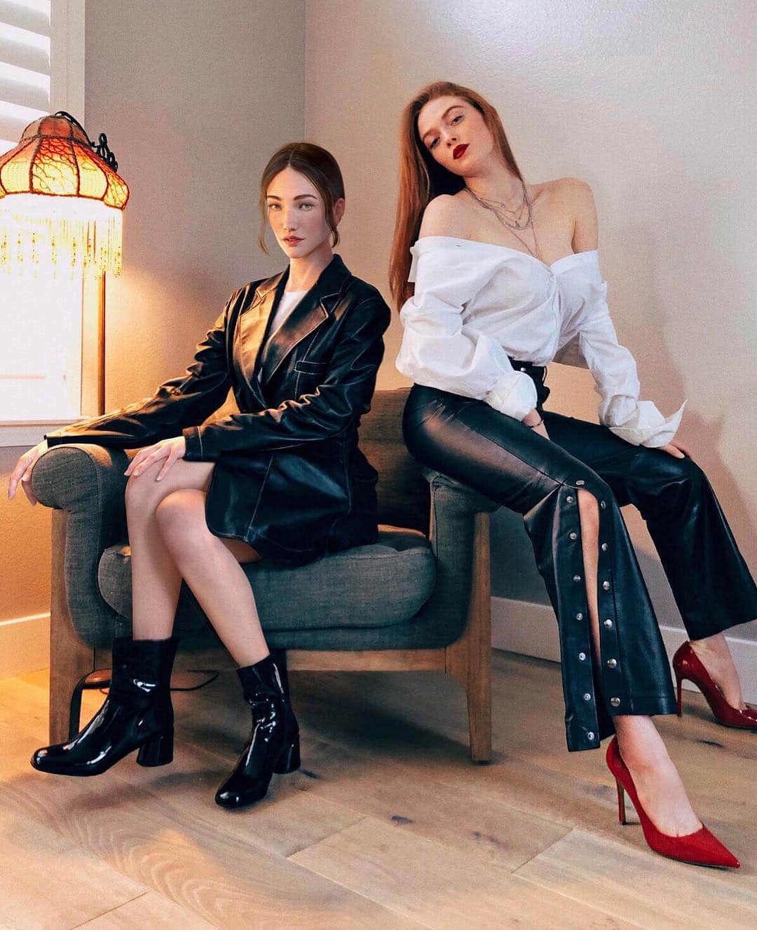 Larsen Thompsonさんのインスタグラム写真 - (Larsen ThompsonInstagram)「Chillin chic with Daisy my @yoox girl👱‍♀️ Wearing #8byYoox makes me feel edgy, confident, and stylish⭐️ I’m all about feeling comfortable while being fashionable all at the same time⚡❤💋 #yoox #DaisyLovesMe #ad」3月27日 4時57分 - larsenthompson