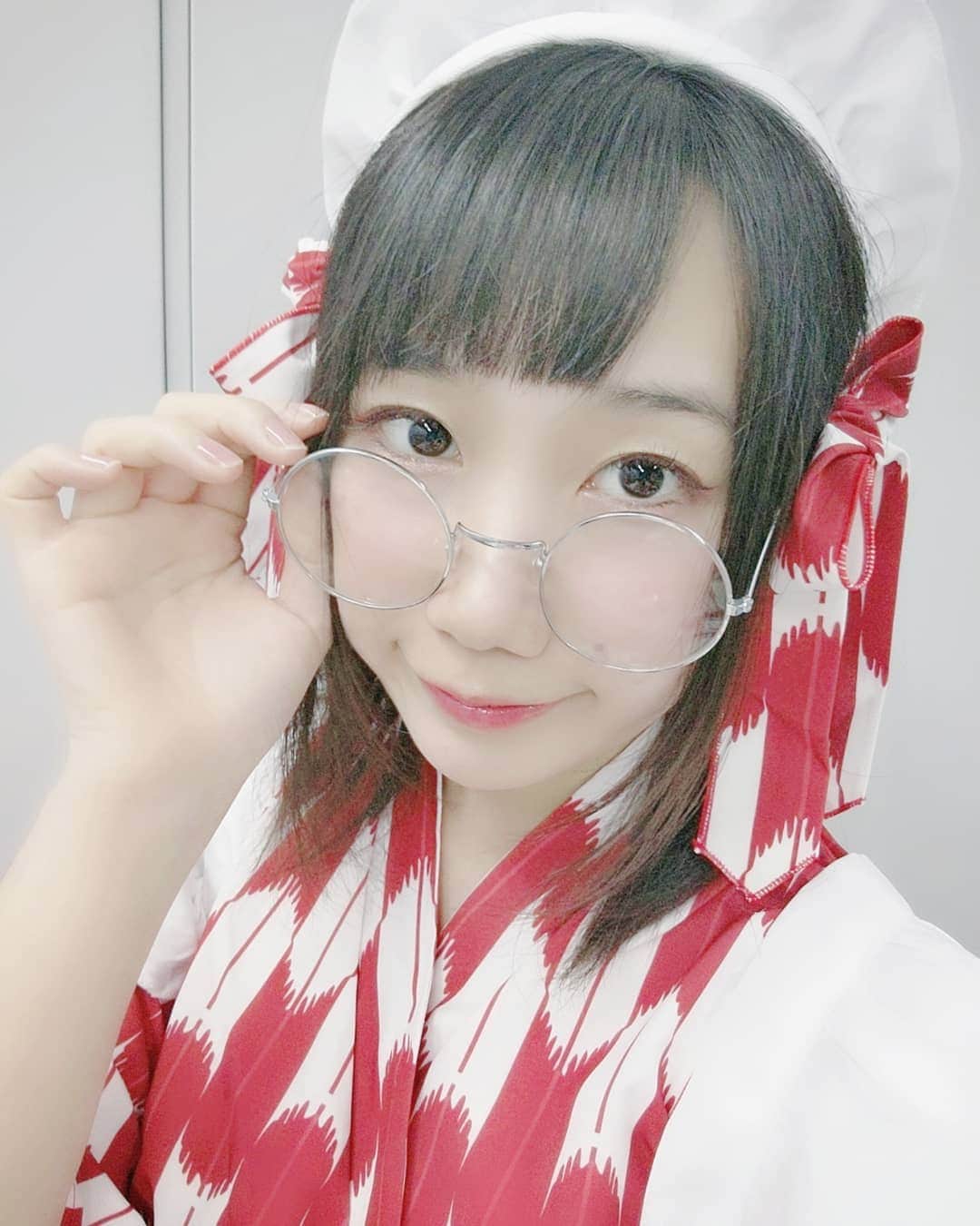 みさこのインスタグラム：「メイドになるなら何担当になりたいかって話でトイレの掃除したいって話をしました🚽どうも、あなたの便器担当です🚽でも大正時代からタイムスリップした設定なのでウォシュレットが何だか分かりません🚽ポニキャンリリイベありがとう🚽 #バンもんノーリミット」