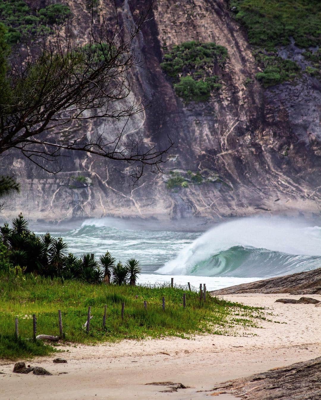 surflineさんのインスタグラム写真 - (surflineInstagram)「Empties in Rio. 📷: @pedrorolon_mk」3月27日 3時29分 - surfline