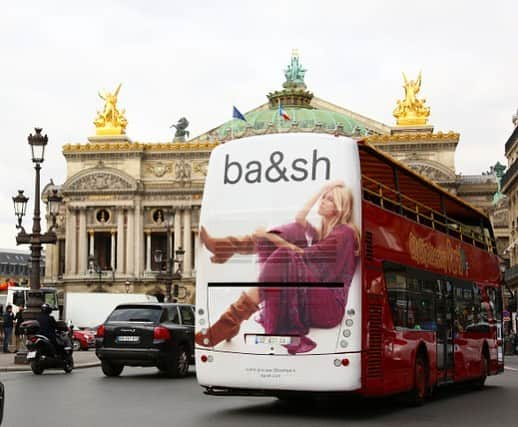 クラウディア・シファーさんのインスタグラム写真 - (クラウディア・シファーInstagram)「On the bus 😉 #bashparis #ad」3月27日 3時41分 - claudiaschiffer