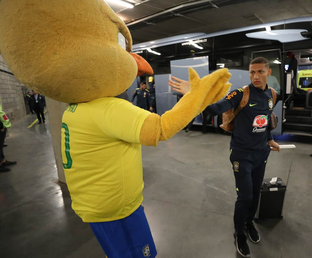 サッカー ブラジル代表チームさんのインスタグラム写真 - (サッカー ブラジル代表チームInstagram)「#SeleçãoBrasileira chegou no estádio que receberá o amistoso entre Brasil e República Tcheca. A bola rola 16h45! 🇧🇷⚽ Fotos: Lucas Figueiredo/CBF」3月27日 3時46分 - cbf_futebol