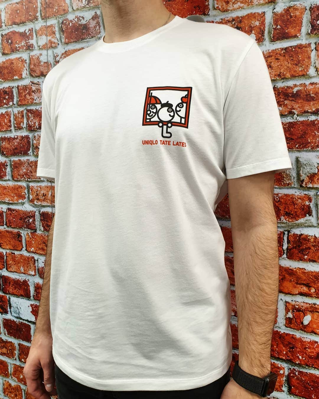 のインスタグラム：「Following last week's launch of UNIQLO SPITALFIELDS we have partnered with James Jarvis to produce a limited edition t-shirt ahead of this month's UNIQLO Tate Late.  The design was inspired by our support of the UNIQLO Tate Lates programme at Tate Modern and is available to buy at the UNIQLO Tate Late this Friday!  Find out more about UNIQLO Tate Lates at the link in bio.  #UNIQLOTateLates #Uniqlo #LifeWear @jamesjarvis @tate」