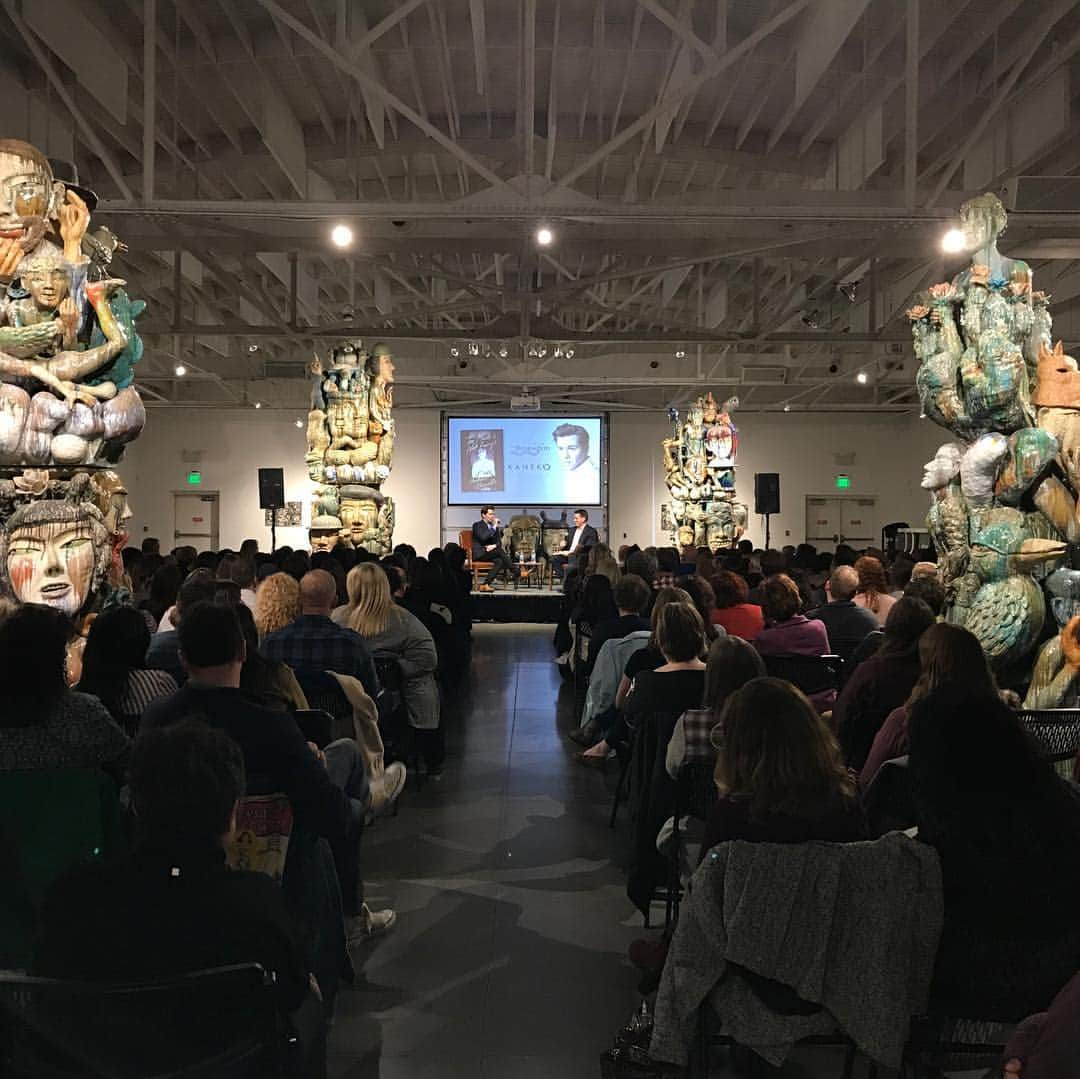 アンドリュー・ラネルズさんのインスタグラム写真 - (アンドリュー・ラネルズInstagram)「Thank you Bookworm, Kaneko and everyone who came out last night in Omaha. It was great to be home and I think a damn nice evening. 😊#toomuchisnotenough」3月27日 3時51分 - andrewrannells