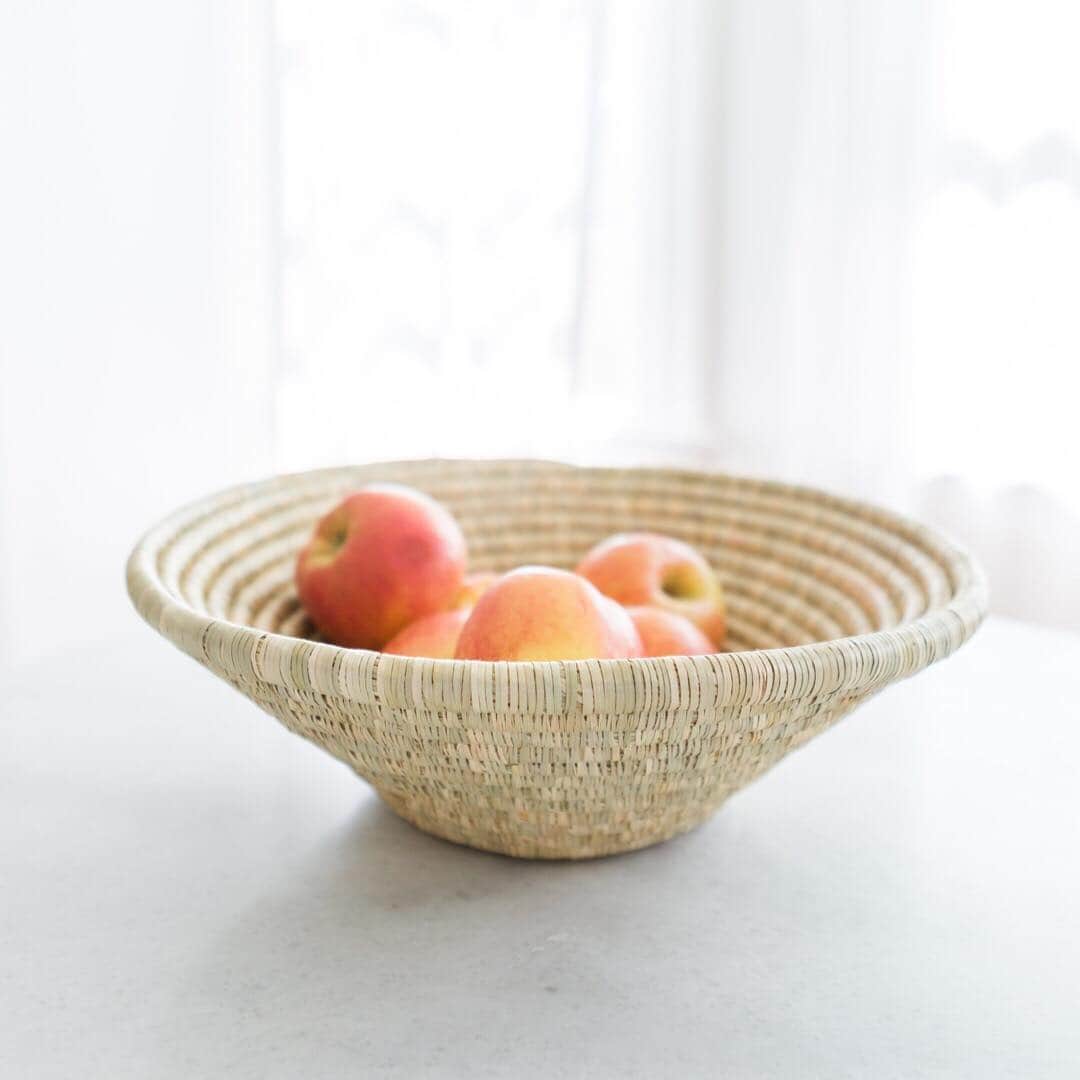 The Little Marketさんのインスタグラム写真 - (The Little MarketInstagram)「Handmade from locally sourced materials, this neutral bowl fits seamlessly into any space. Each purchase empowers weavers in Tanzania. Tap to shop.」3月27日 4時05分 - thelittlemarket