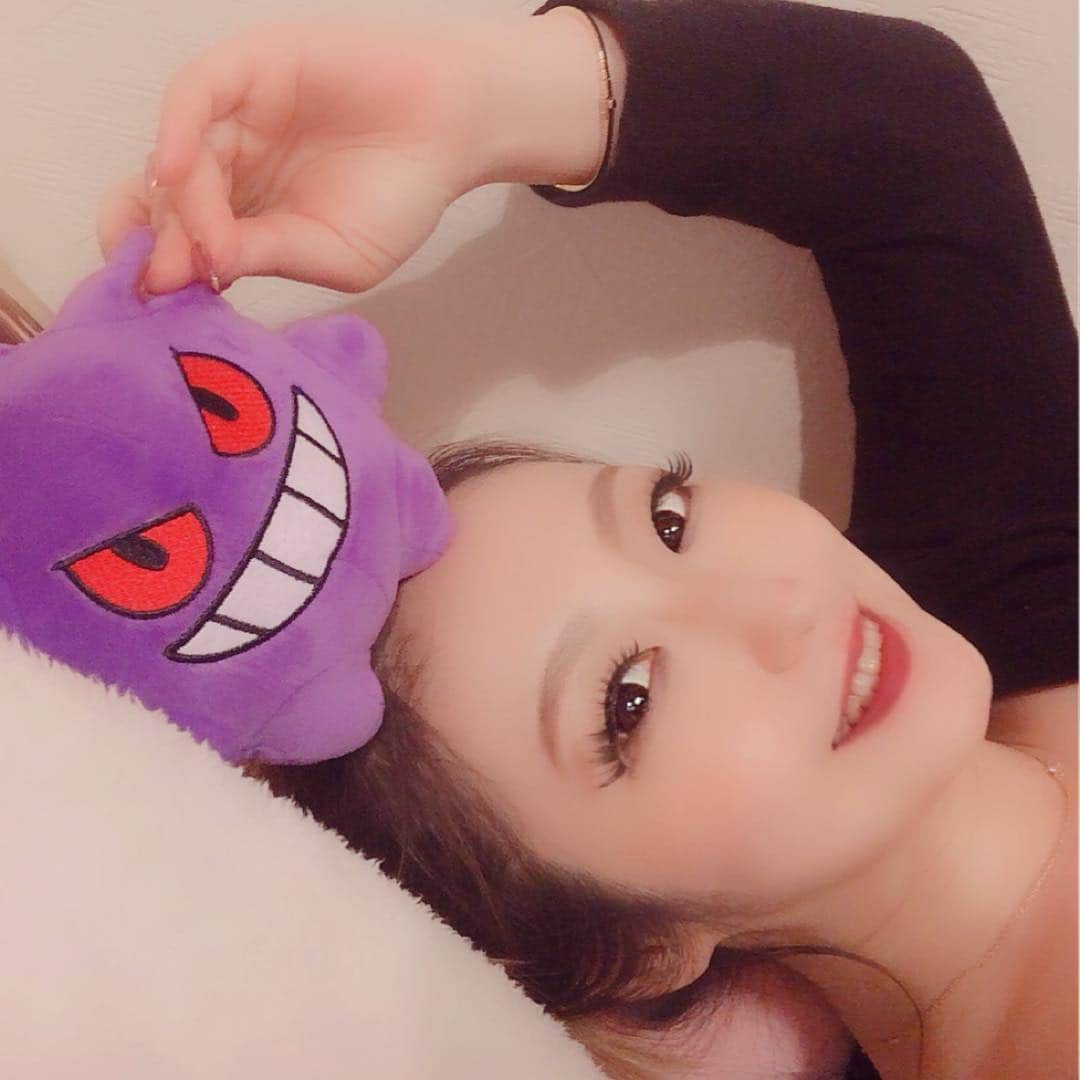 脇坂英理子のインスタグラム：「#おやすみなさい #大好き な #ゲンガー たんと一緒に寝るにゃん💗 #goodnight #selfie #haveanicedream #pokemon #pokemongo #gengar #りこにゃん先生 #40歳 #40yearsold」