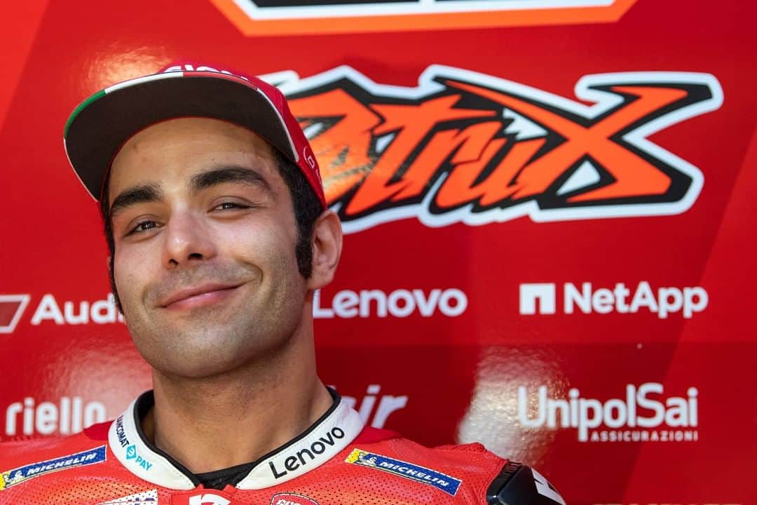 MotoGPさんのインスタグラム写真 - (MotoGPInstagram)「Your face when you realise we're just 3 sleeps away from the GP weekend 😏 // Who's ready for the #ArgentinaGP? 🇦🇷 🙋‍♀️🙋‍♂️ #MotoGP #DP9 #Motorcycle #Racing #Motorsport」3月27日 4時00分 - motogp