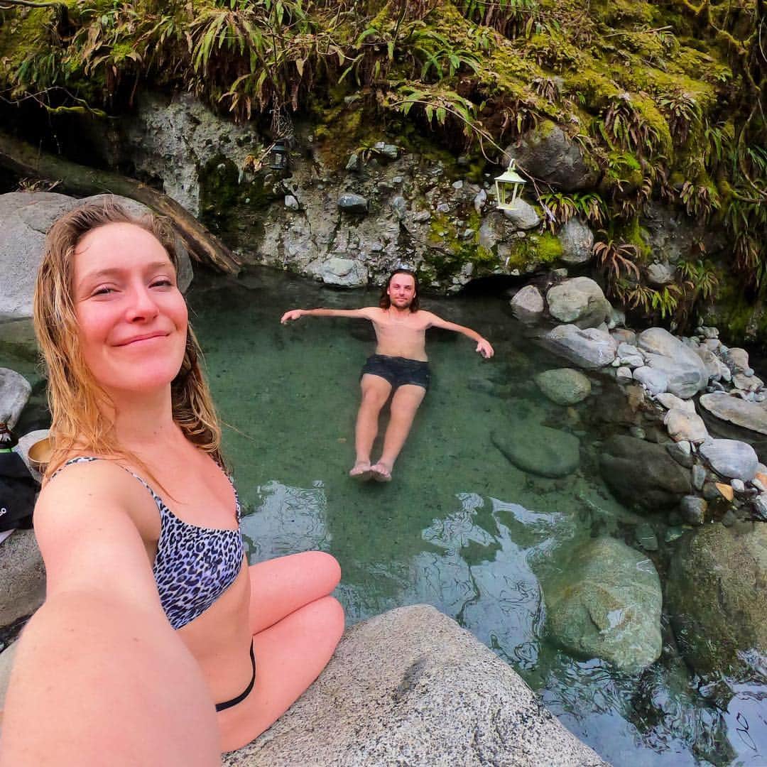 ジェイミー・アンダーソンのインスタグラム：「BC hot springs 🙏✨💙」