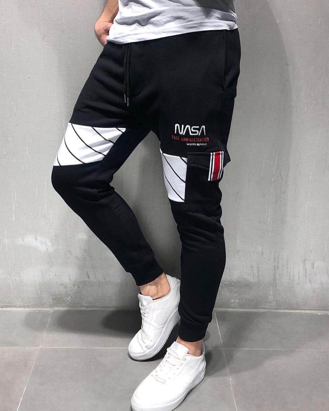 STYLE4GUYSのインスタグラム：「Looking for a new outfit? @gentlemantobe💥 got you covered 🙌 _ Offer ending soon: Get an extra $10 OFF🔥 + Free Shipping over $99 🚀  Follow @gentlemantobe 💥 and click their link in bio」