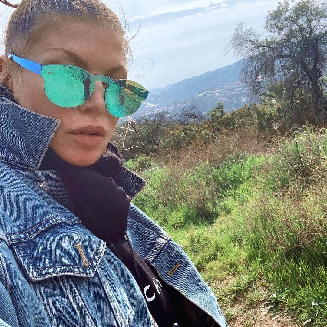 ファーギーさんのインスタグラム写真 - (ファーギーInstagram)「anutha day anutha hike ☁️☁️」3月27日 4時29分 - fergie