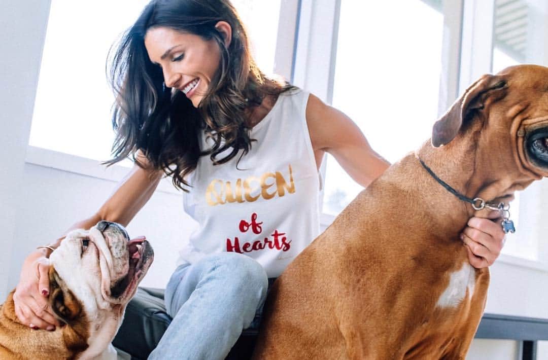 Alexia Clarkさんのインスタグラム写真 - (Alexia ClarkInstagram)「People bring out different sides of you... therefore, you should always keep the ones that bring out the light. . . www.alexia-clark.com  #alexiaclark #queenofworkouts #queenteam #queen2019 #quoteoftheday #fitforHisreason #motivation」3月27日 4時39分 - alexia_clark