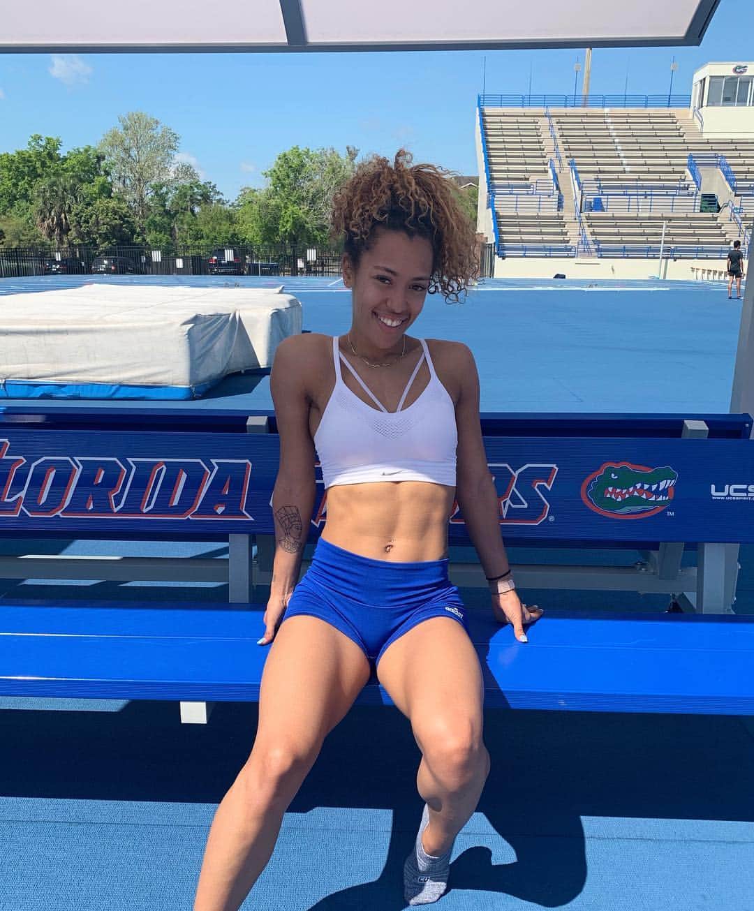 Whitney ROWEさんのインスタグラム写真 - (Whitney ROWEInstagram)「this chapter feels really good. . . . . . . . #athlete #tracknation #fitness #run #running #track #sprinter #athletics #workout #motivation #florida #floridarelays #love #sun #happy #run #trackgirl #fitness #fitgirl #runner #fit #runnerscommunity #workout #nike #adidas #trackandfield #training」3月27日 4時42分 - whiitrowe