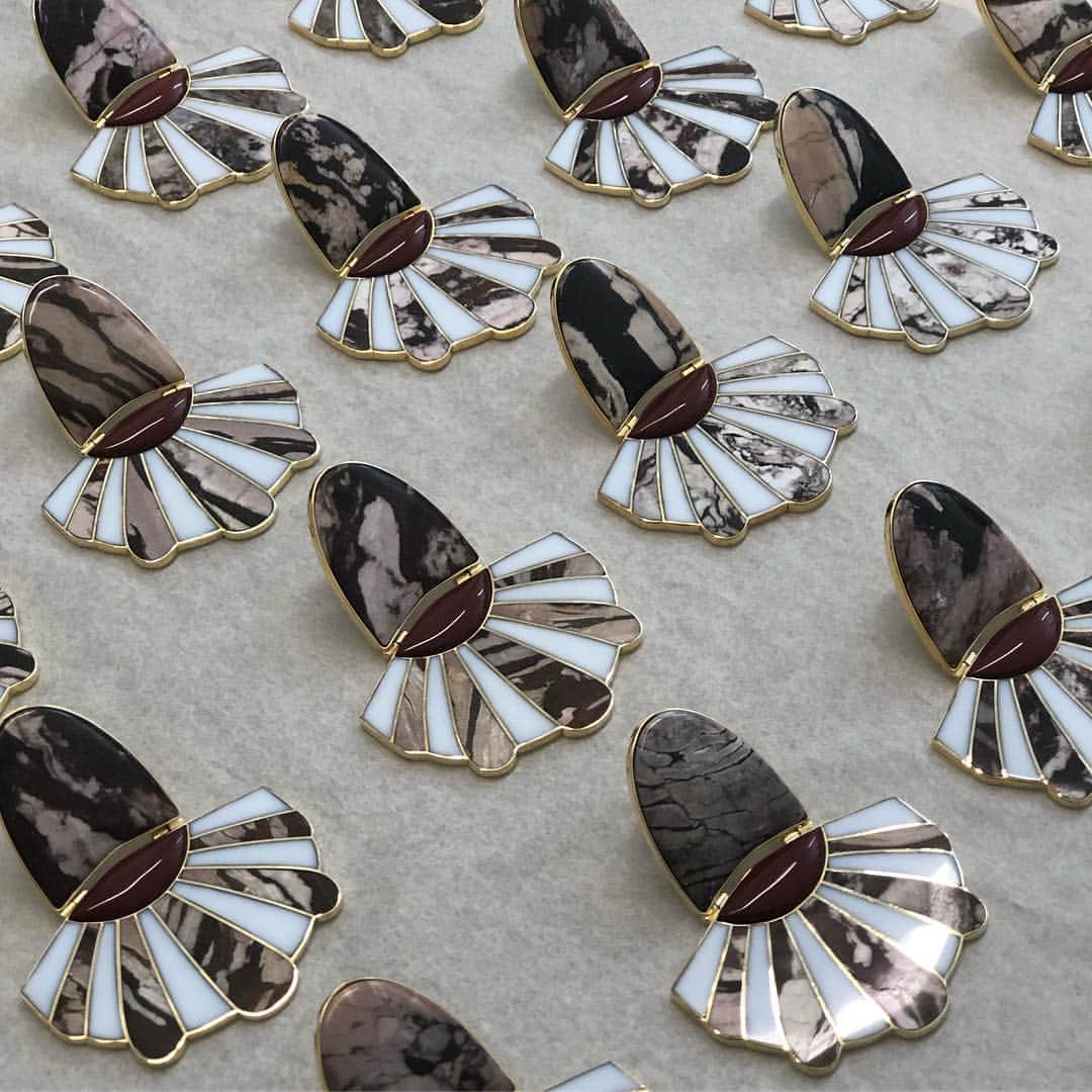 Monica Sordoさんのインスタグラム写真 - (Monica SordoInstagram)「Our SS19 MULLU Chandelier Earrings in Landscape Jasper and White Onyx have arrived ✨🐚 #MonicaSordo #SS19 Tab for retailers or link in bio to shop online!」3月27日 4時43分 - monicasordo