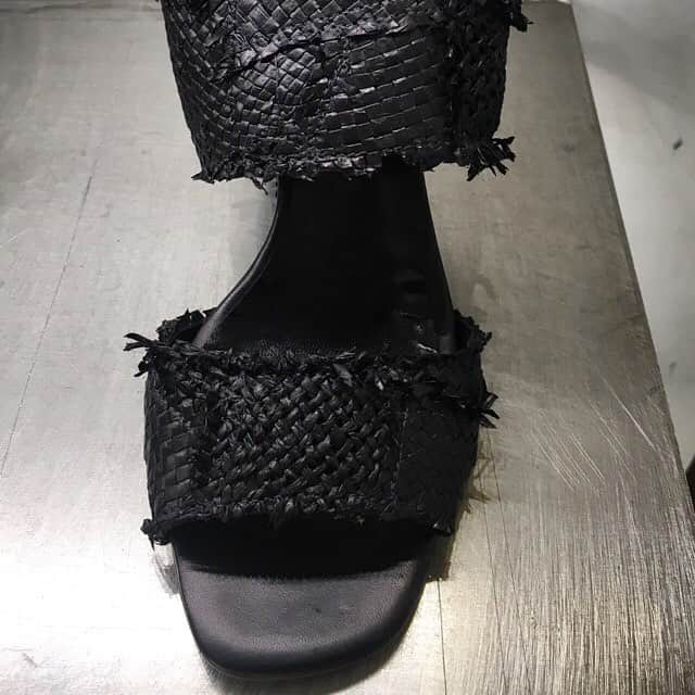 のインスタグラム：「collection PRIVĒE? @alexandraromaboutique #black • • • • #roma #alexandraroma #prati #shoestyle #womensstyle #fashion #black #backtotheorigin #totalblack #paglia #madeinitaly #opentoe #shoeoftheday #summer #love #shoemaker #collectionpriveeofficial #italianbrand #artisanal #handmade #heels #accessories #washed #dye #raw #shopping #alexandraboutique #alexandraboutique✨💖 #shoes #sandals」
