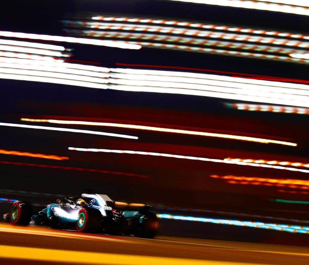 MERCEDES AMG PETRONASさんのインスタグラム写真 - (MERCEDES AMG PETRONASInstagram)「#BahrainGP! 🙌 Who’s excited for more shots like this? 😍📸 • #MercedesAMGF1 #Mercedes #F1 #PETRONASmotorsports」3月27日 4時43分 - mercedesamgf1