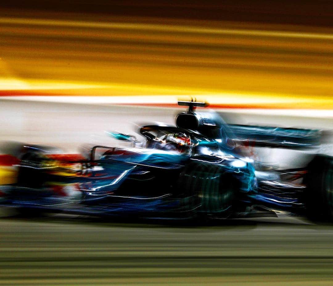 MERCEDES AMG PETRONASさんのインスタグラム写真 - (MERCEDES AMG PETRONASInstagram)「#BahrainGP! 🙌 Who’s excited for more shots like this? 😍📸 • #MercedesAMGF1 #Mercedes #F1 #PETRONASmotorsports」3月27日 4時43分 - mercedesamgf1
