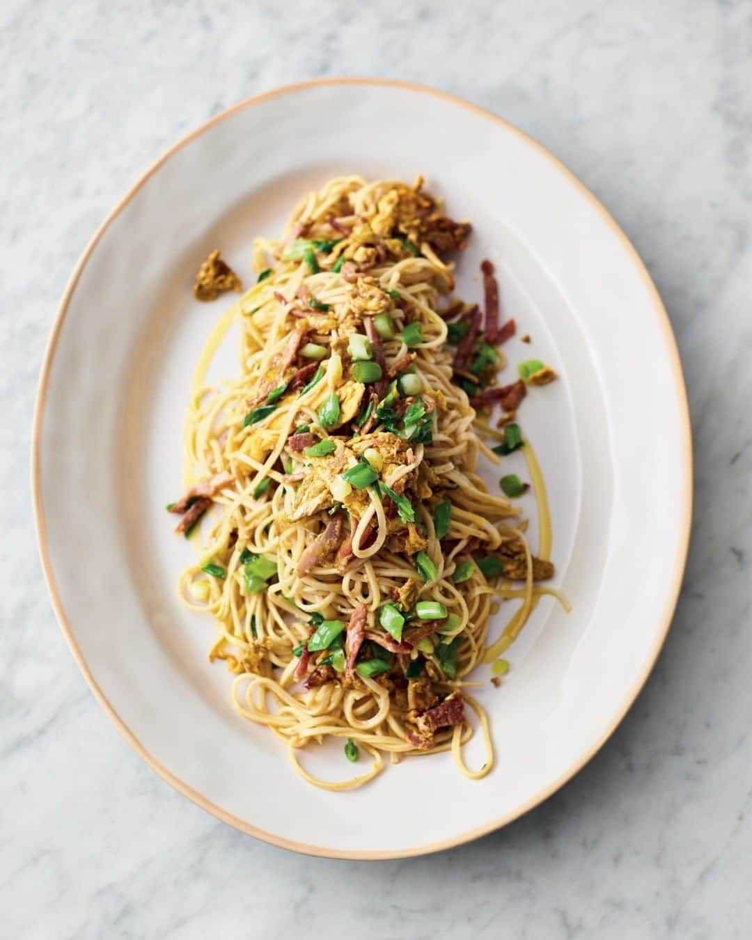 ジェイミー・オリヴァーさんのインスタグラム写真 - (ジェイミー・オリヴァーInstagram)「Last minute #dinnerinspiration...ham & egg curried noodles. #QuickAndEasyFood this one, you only need 5 ingredients!! P258 in the book.」3月27日 4時45分 - jamieoliver