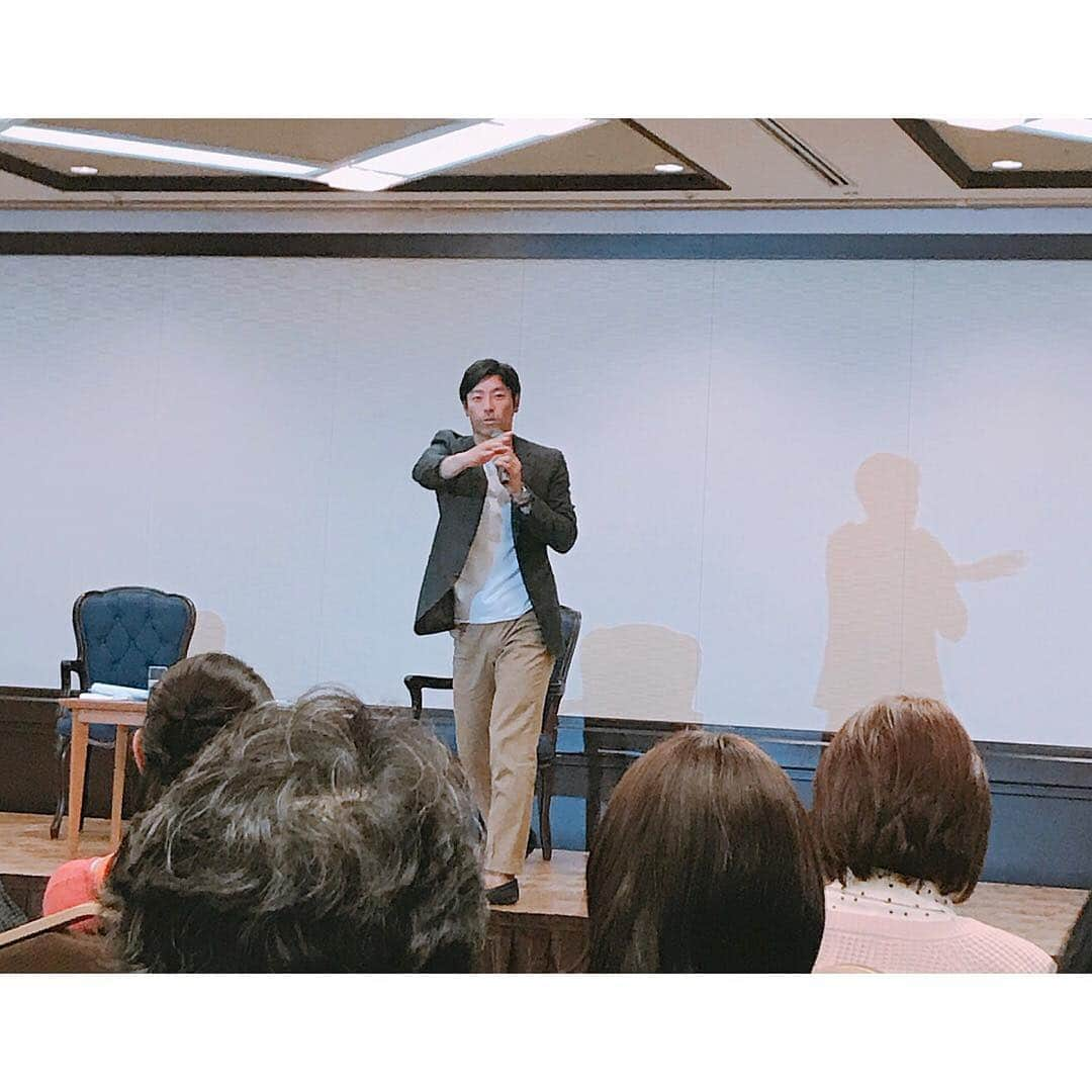 西村志野さんのインスタグラム写真 - (西村志野Instagram)「‪＊ プロ野球開幕まであと3日🌸 わくわくが抑えられず‬ ‪野球に触れたくて‬昨日は ‪ #寺内崇幸 さんのトークショーへ⚾️✨‬ ＊ ‪BCリーグ栃木の監督に就任した寺内さん。‬ ‪ファイターズのルーキー海老原選手も BCリーグ出身ですね(o^^o)‬ ＊ ‪四国アイランドリーグプラスに加えて‬ ‪BCリーグにも注目して 試合を見に行きたいなあ✨‬ ‪勉強になるお話ばかりでした😊💕‬ ＊ #bcリーグ #栃木ゴールデンブレーブス  #寺内さん #監督 #トークショー #栃木  #独立リーグ #四国アイランドリーグplus  #海老原一佳 選手 #富山 #lovefighters  #giants #プロ野球 #⚾️ #野球好き  #画質はこれが精一杯  #野球を表すポーズ #とっさにこの指🤣 #開幕楽しみ #🌸」3月26日 19時54分 - shinonishimura_