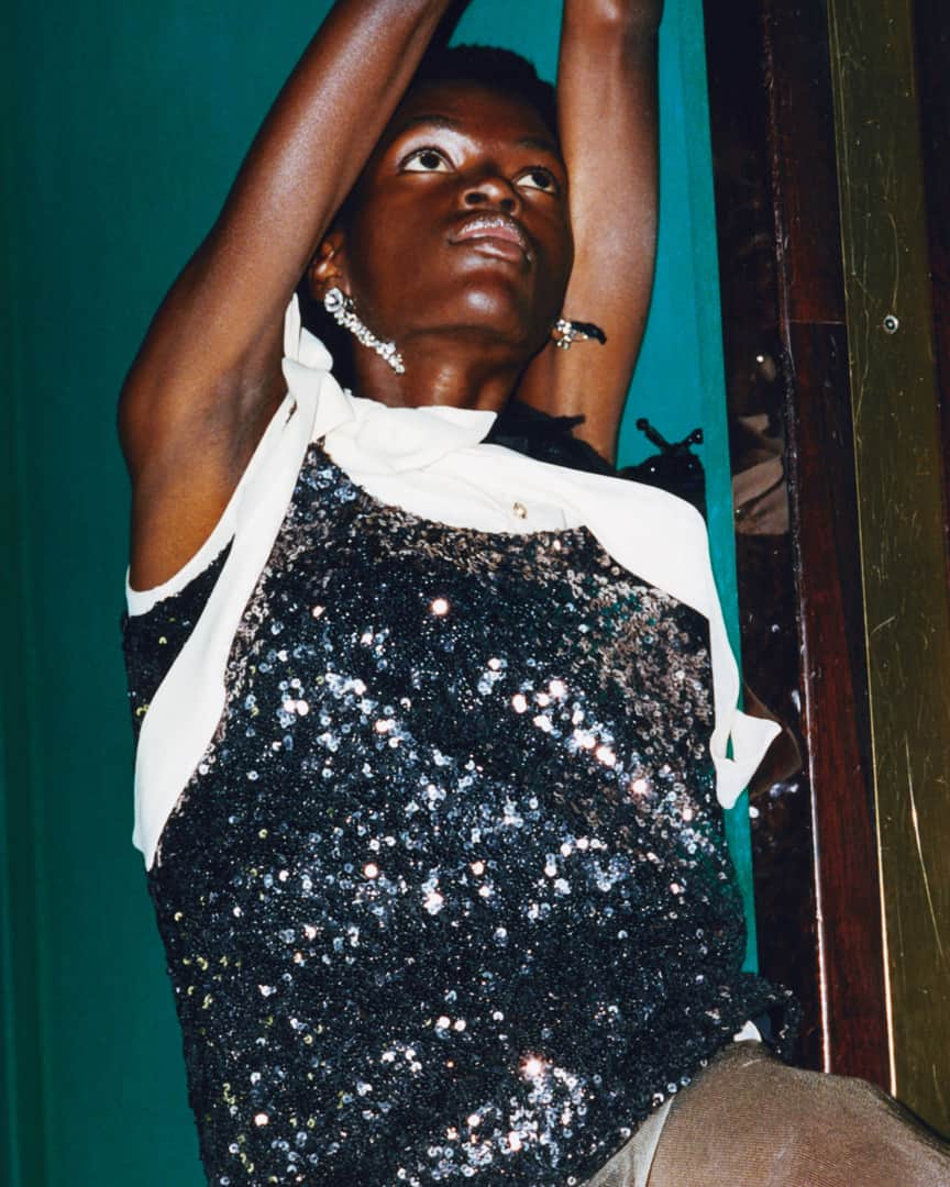 Miu Miuさんのインスタグラム写真 - (Miu MiuInstagram)「Glittering sequins and sparkle. @AketchJoyWinnie in #MiuMiuSS19 by @Alice_Eneale & @LottaVolkova More via link in bio.」3月26日 20時01分 - miumiu