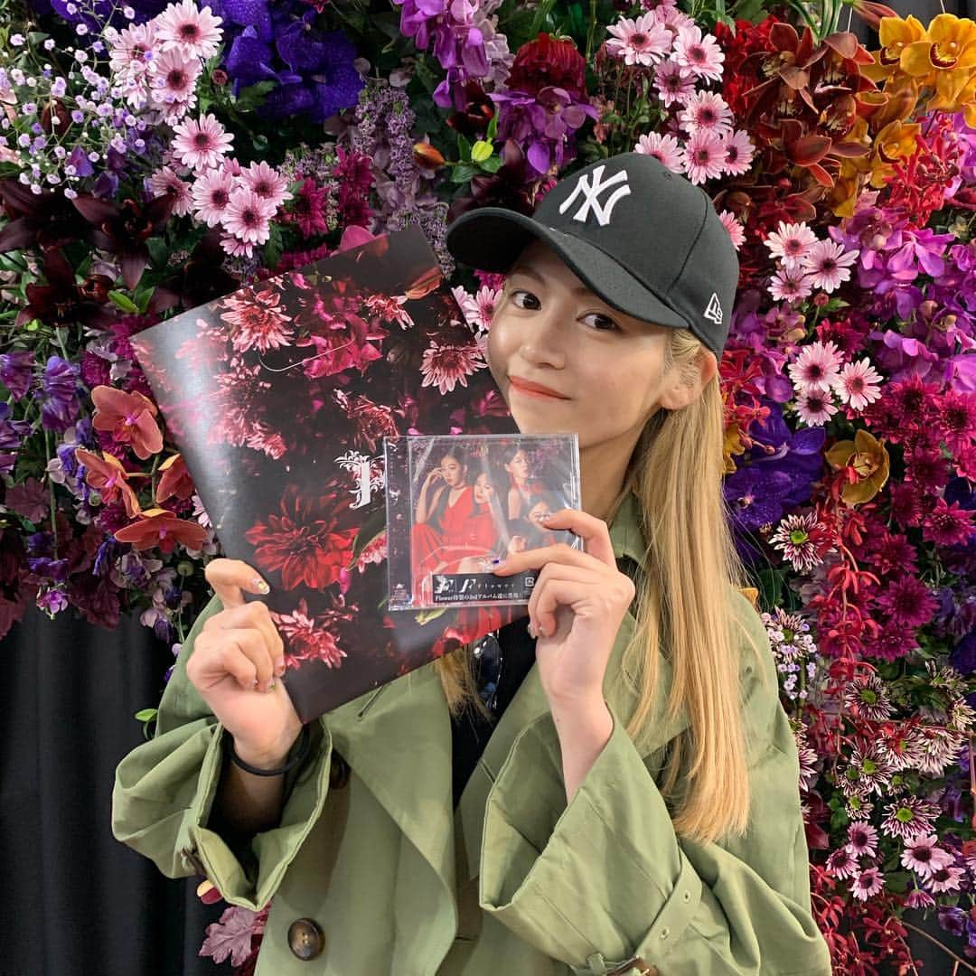 楓さんのインスタグラム写真 - (楓Instagram)「Flower 「F」 Gallery 2019 アルバムもゲットしました~」3月26日 20時01分 - kaede_