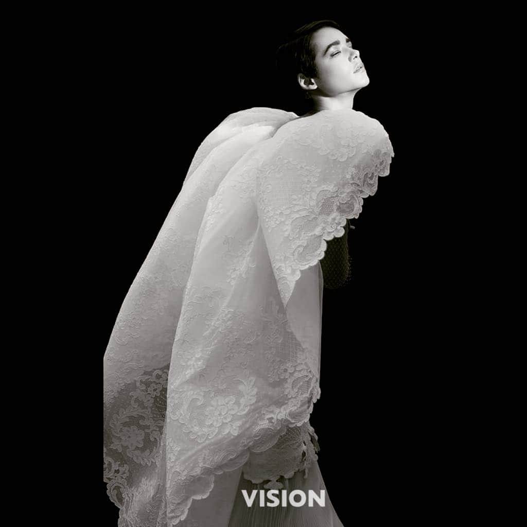 アレクシマビーユのインスタグラム：「Angel Wings @alexismabille thanks @stevendoanstyle and @vision_magazine_china for this beautiful image of my final show dress in lyon lace embroidery #angel #wings #volume #bold #dream #visionmagazine #alexismabille #alexismabillehautecouture #black&white #craftmanship #delicatework #atelier homage to my friend @simonburet」