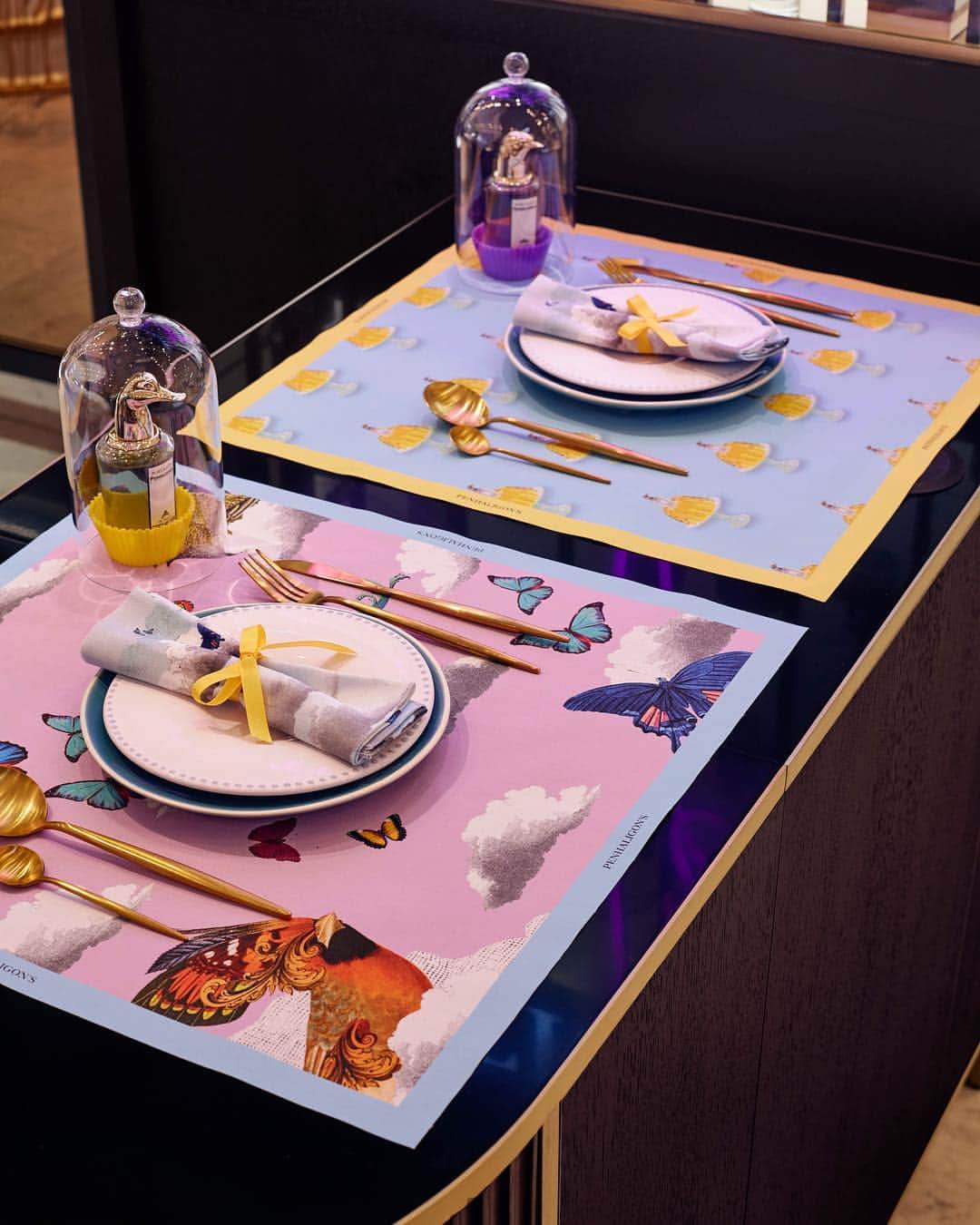 ペンハリガンさんのインスタグラム写真 - (ペンハリガンInstagram)「Visit Penhaligon's within Selfridges at the rather special Penhaligon's Portraits Café, where an exquisite array of olfactive treats are being served, including the citrus cocktails of the Portrait's family, The Impudent Cousin Matthew and The Ingénue Cousin Flora. Might we suggest satiating one's appetite with one of Penhaligon's seasonal specials? The hand poured fragrance atomiser duo is exclusive to Selfridges, and is remarkably popular this season! It is, of course, best enjoyed while gallivanting through town. #penhaligonsxportraits」3月26日 20時03分 - penhaligons