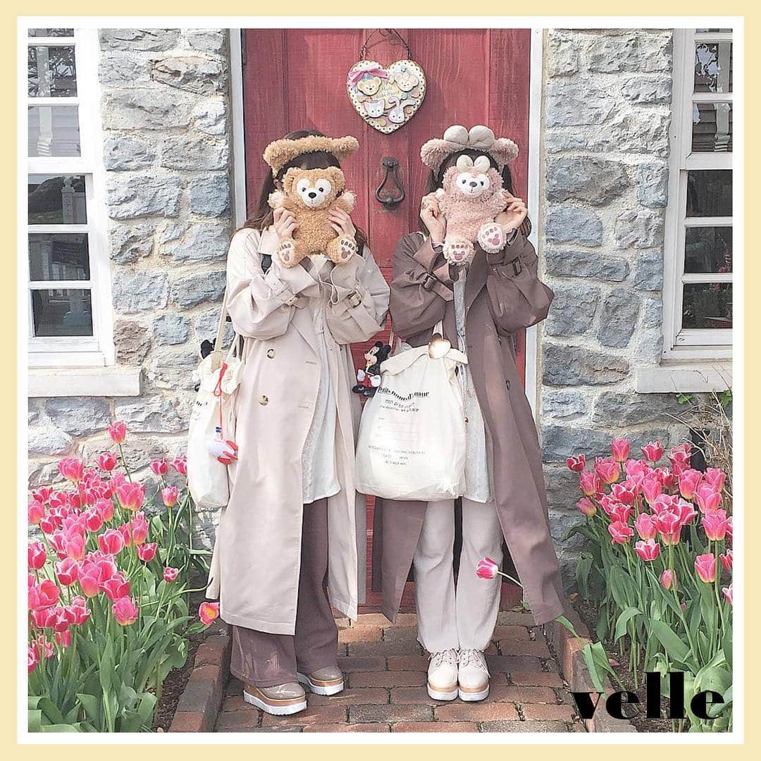 R i R y (リリー)さんのインスタグラム写真 - (R i R y (リリー)Instagram)「~シミラールック~﻿﻿﻿ ﻿﻿﻿ ﻿ ダッフィーとシェリーメイ風のシミラールックがかわいい❤︎﻿ 全体を白や茶系でまとめるとふんわりしておしゃれ度がぐっとあがるね！🧸﻿ ﻿ ﻿ ﻿﻿﻿﻿ Photo by﻿﻿﻿﻿ @chipi_0122﻿ ﻿ ﻿﻿﻿﻿ ✴---------------✴---------------✴﻿﻿﻿﻿ ﻿﻿﻿﻿ ▶▶サイト&SNSで掲載する写真を募集中📸﻿﻿﻿﻿ カワイイ写真が撮れたら、@velle.jpをタグ付けするか、ハッシュタグ#velle_jp をつけて投稿してみてね♪﻿﻿﻿﻿ ﻿﻿﻿﻿ velle編集部と一緒にカワイイで溢れるvelleを創っていこう😚﻿ ﻿ #ガーリー#ガーリーコーデ#ガーリー女子#シミラールック#消えそうな色コーデ#ジーンズ#ベージュコーデ#アイボリーコーデ#ドライフラワーイヤリング﻿ #春コーデ#春服#参戦服#2019SS#ベージュ#花見コーデ #ベージュ族 #ピクニックコーデ #ピンクコーデ #ティムコーデ #オシャレ女子#おしゃれ好き#お洒落女子#ヴィンテージ#ビンテージ#ファッション#お洒落さんと繋がりたい#おしゃれさんと繋がりたい#コーディネート探検隊」3月26日 20時10分 - velle.jp