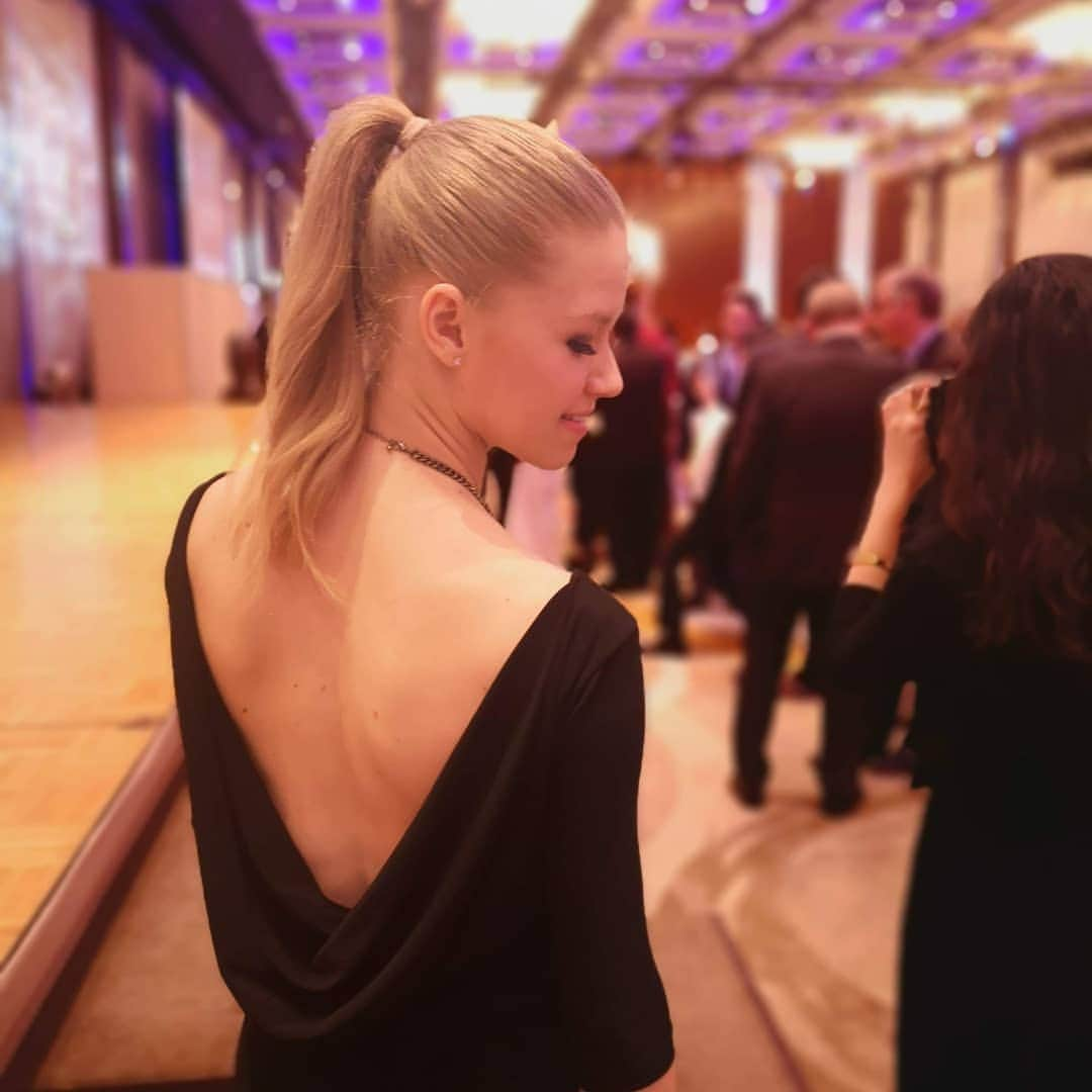 ダーシャ・ゲルムさんのインスタグラム写真 - (ダーシャ・ゲルムInstagram)「Ending a great week with an easy night with special people was just perfect.  Banquet after Worlds.  #figureskating #banquet #japan #tokyo #wcjapan #wc2019 #sushi #greattime #loveyou #worlds2019」3月26日 20時11分 - grmdas