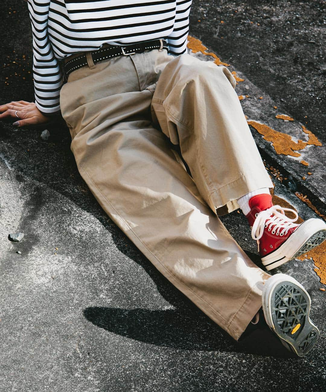 のインスタグラム：「liflattie ships . Healthy コットンワイドパンツ ¥13,000(+TAX) . 程よくワイドで股上の深いシルエットが幅広いスタイルに◎ シーズンレスに活躍する素材感もポイントで、カジュアルからキレイめまでと、ワードローブに欠かせないアイテムです。 . #liflattieships #ships #healthy #widepants #womensfashion #healthydenim #fashion #selectshop #2019ss #リフラティシップス #シップス #ワイドパンツ #ファッション #セレクトショップ」