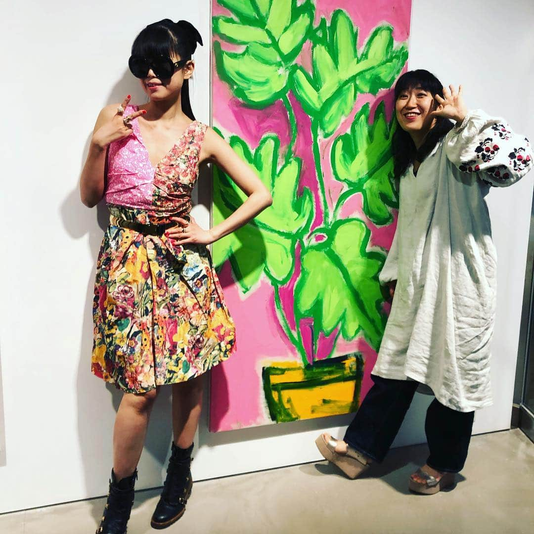 大宮エリーさんのインスタグラム写真 - (大宮エリーInstagram)「I  met youuuuu! thank you for coming! second picture, we cook! in the forest!  @leaf_greener  @ticolattamura  @ellie_omiya」3月26日 20時23分 - ellie_omiya