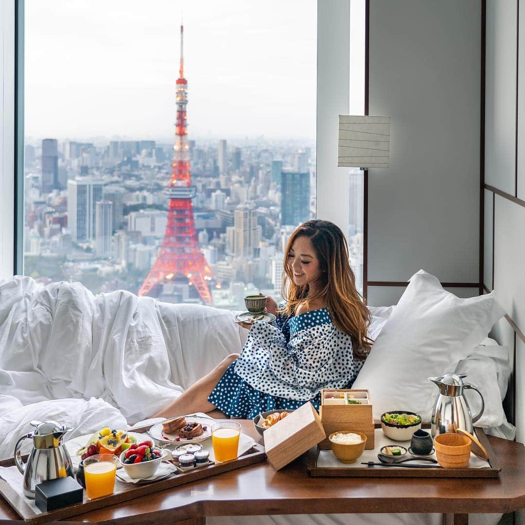 Andaz Tokyo アンダーズ 東京さんのインスタグラム写真 - (Andaz Tokyo アンダーズ 東京Instagram)「Have you heard the good news? 😃🏨 As a World of Hyatt member, you can earn up to 1,500 Bonus Points for each qualifying night, starting with your second stay through May 15 🤩 and more points means more visits to @andaztokyo 🗼😉 Become a member and be sure to register for this promotion by March 31st 🌟 https://protect-us.mimecast.com/s/aFs6C2krBNhyPgm0FnNZAs?domain=world.hyatt.com - ハイアット ボーナス ポイント プロモーション 😁✈️ ワールド オブ ハイアット会員のお客様は、5月15日までの期間中、2回目の滞在から、ハイアットでの対象となるご宿泊1泊ごとに最大1,500ボーナスポイントを獲得できます。ポイント獲得には、3月31日（日）までに登録が必要となります。🤗 https://world.hyatt.com/content/gp/ja/wohpromotions/earn-points-faster.html - 📸 Big thanks to @janiceliou . . #breakfastinbed #tokyobreakfast」3月26日 20時19分 - andaztokyo