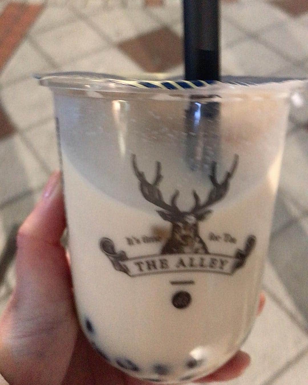 のインスタグラム：「Tapioca 鹿角巷 😋💕 #yummy #thealley #drink #鹿角巷 #タピオカ #love #好 #好喝 #台湾」