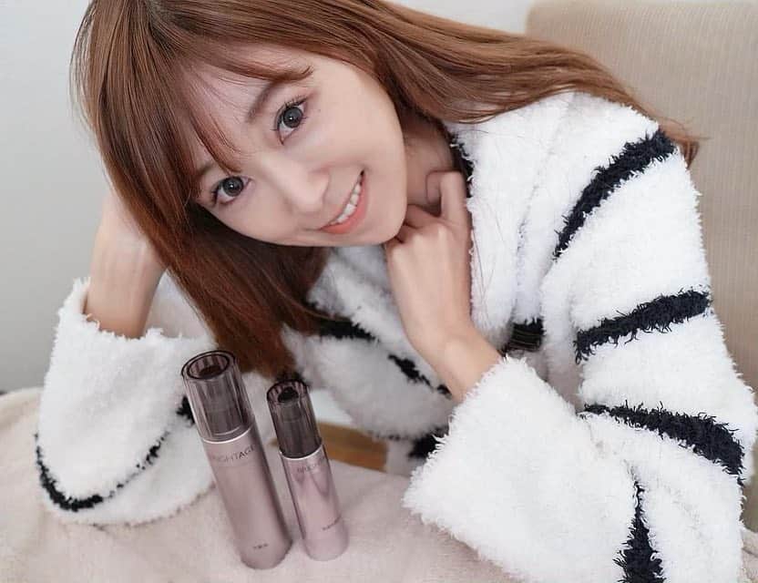 のインスタグラム：「一年中乾燥肌の私。  高保湿のスキンケアをいつも探してるのですが、このブライトエイジが大ヒットでした😍 . . 実はブライトエイジはロキソニンSやトランシーノを開発した製薬会社が作ったエイジングケアシリーズ💡 . . とろっとした化粧水だけでも潤い感があるけど、乳液と美容液の効果が１つになっている乳液状美容液をつけるとしっとり感がすばらしくて👏  この２つ使いでハリ、美白、高保湿をまとめて叶えてくれる優秀アイテムです✨ . . 使いだしてから乾燥によるクスミ、シワやたるみも気にならなくなってきて嬉しい〜♡ . . そろそろエイジングケア始めたいな、いいのないかなと探している方、 オンラインで初回2,980円で購入できるので是非試してみてください☺️ .  #ブライトエイジ #化粧水 #美容液 #スキンケア #pr #エイジングケア  #リフトホワイトローション  #リフトホワイトパーフェクション #skincare」