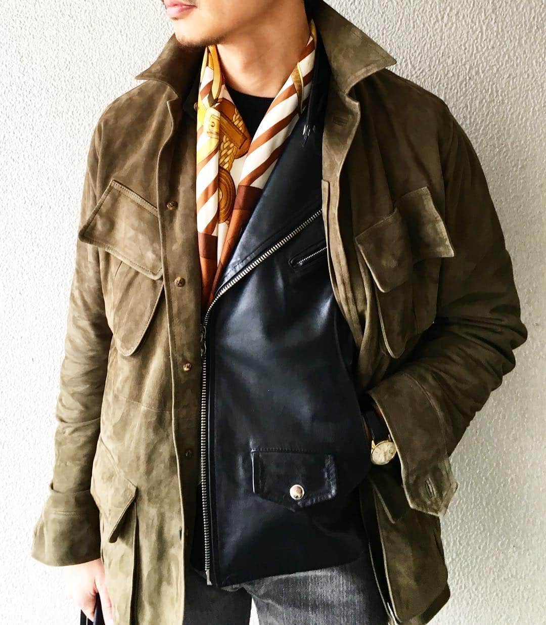 のインスタグラム：「Layering luxe textures "Suede×Leather×Silk" ・ ・ ・ Tap for brands ・ ・ #beamsf #hermes #cinquanta #levis #fatiguejacket #mensstyle #mensstreetstyle #dappermen #gentleman #vintagestyle #vintagewear #ライダース #エルメスカレ #ミリタリージャケット」