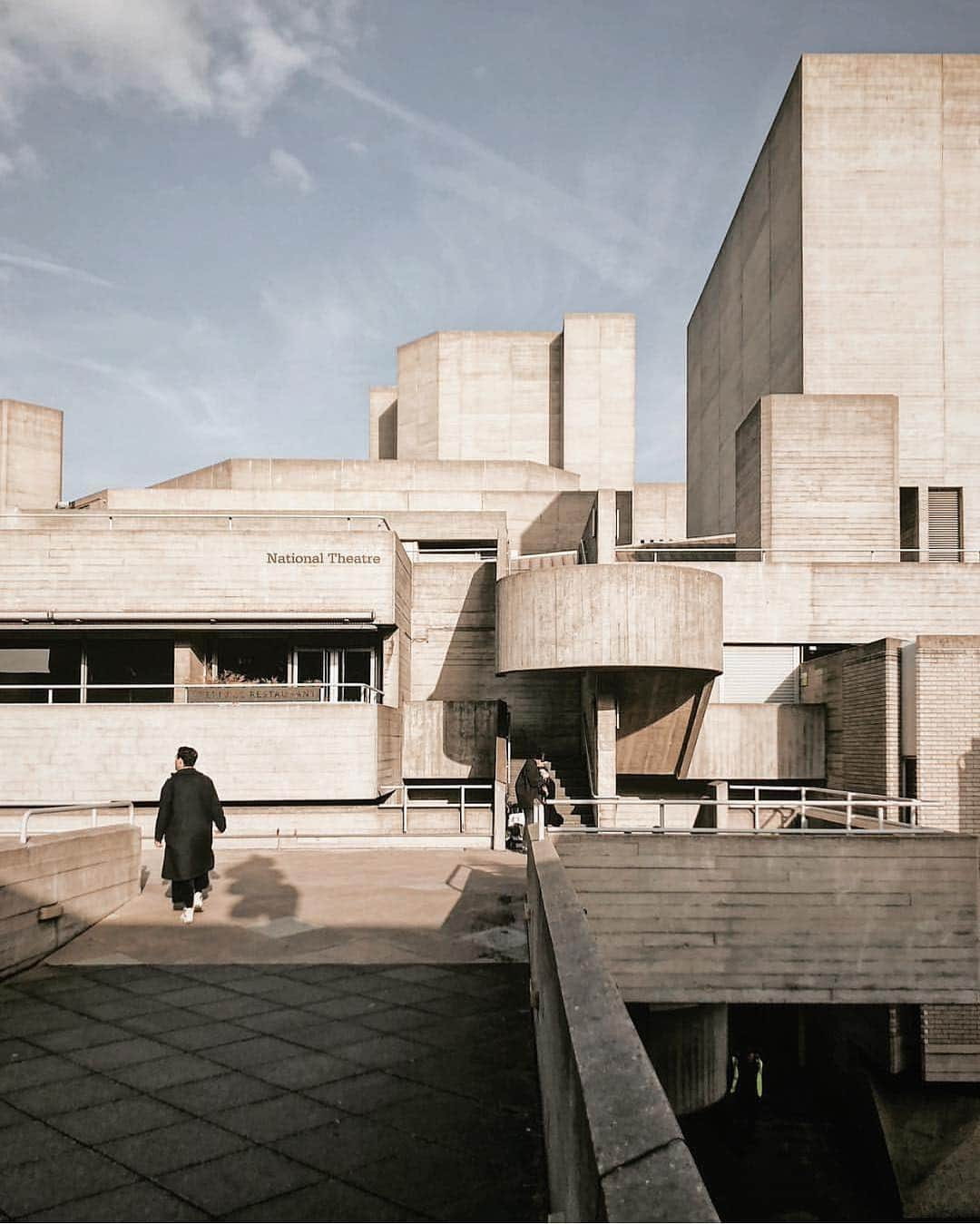 @LONDON | TAG #THISISLONDONさんのインスタグラム写真 - (@LONDON | TAG #THISISLONDONInstagram)「Stunning shot of the @nationaltheatre by @josephowen! One of our national treasures! 😍 The sun is out - perfect time to hit the #SouthBank and you’ve got until the end of April to catch the hilarious #Tartuffe, early May for the musical feast for the eyes #Follies and Top Girls (an historical and current observation of feminism) which is coming in late March. // #thisislondon #londonart || 🖼 curated by @belleannee 🙏🏼」3月26日 20時36分 - london