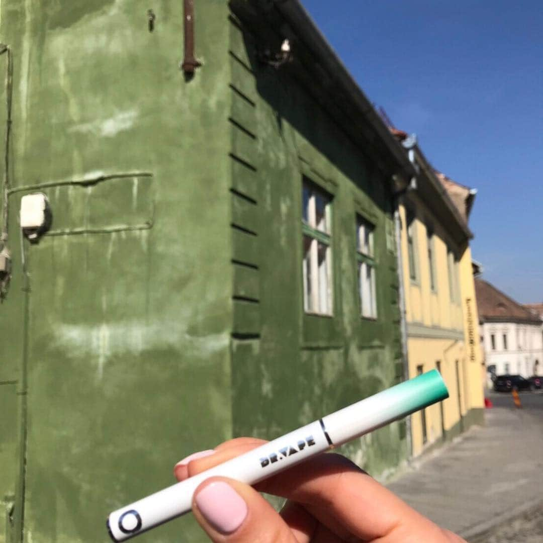 DR.VAPEさんのインスタグラム写真 - (DR.VAPEInstagram)「ルーマニア シビウ🇷🇴 は、絵に描いたようなかわいらしくカラフルな街並みが有名です✨ * * #DRVAPE#VAPE#Sibiu#Romania#Arichitecture#house#home#travelgram#traveltotheworld#instagood#travel #ドクターベープ#べイプ#̪シビウ#ルーマニア#ヨーロッパ#家#建築#インテリア#世界旅行#健康#インスタ映え#おしゃれな家#旅好きな人と繋がりたい#禁煙#禁煙グッズ#タバコ#禁煙したい#かわいい家」3月26日 20時42分 - dr.vape_official